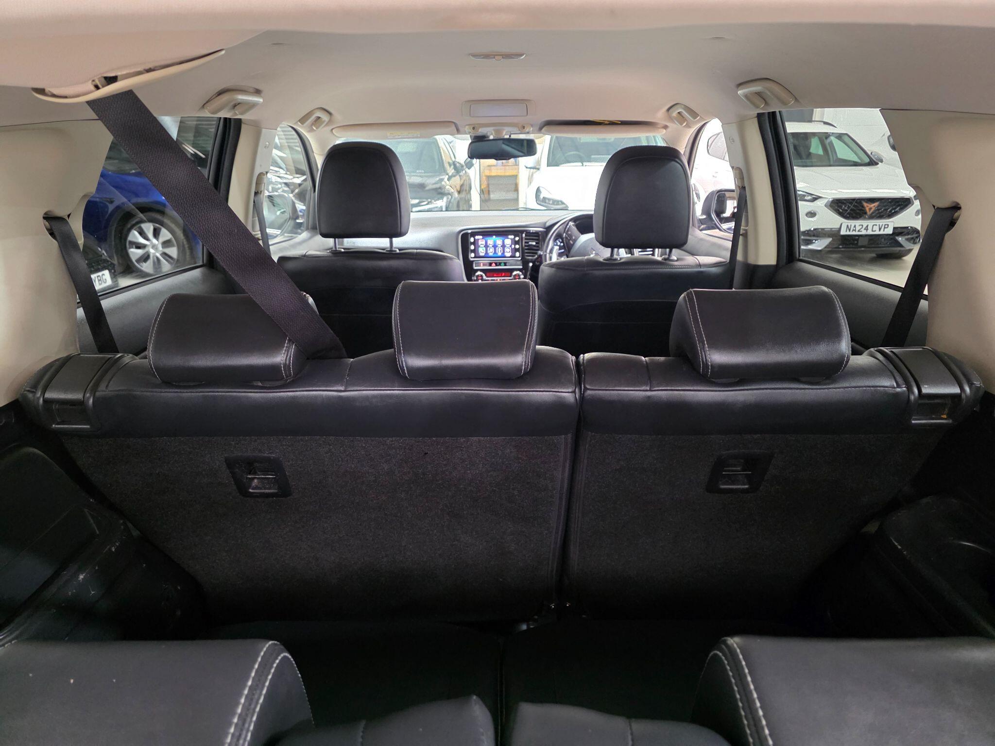 Mitsubishi Outlander view 26