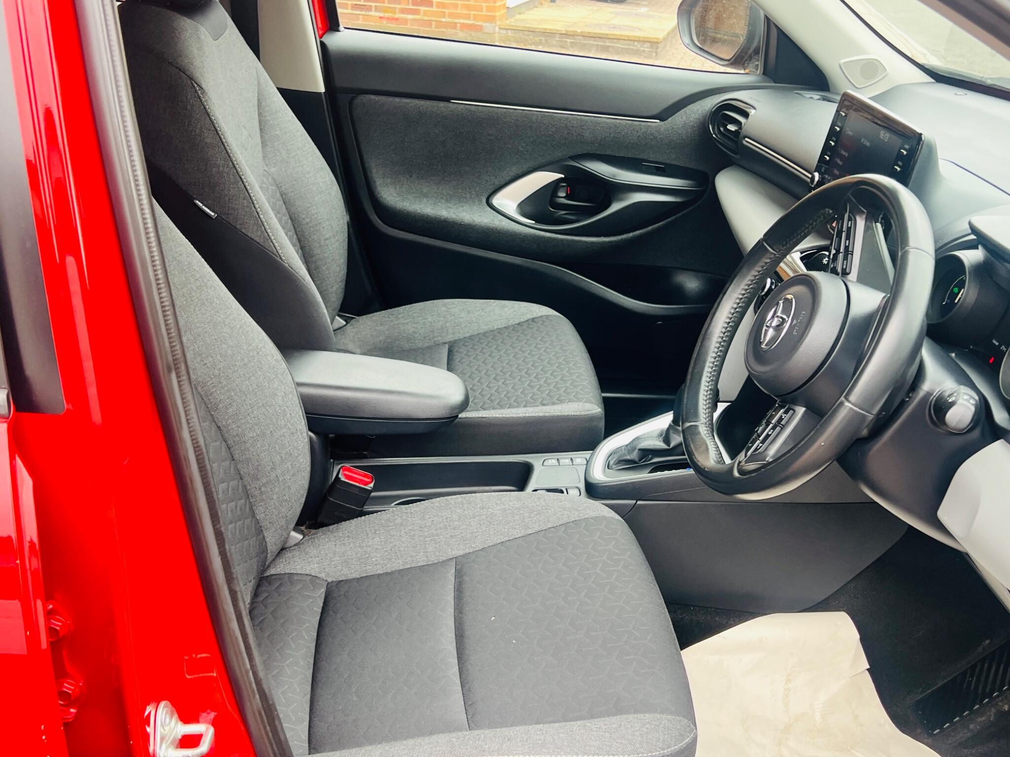 Toyota Yaris Cross view 32
