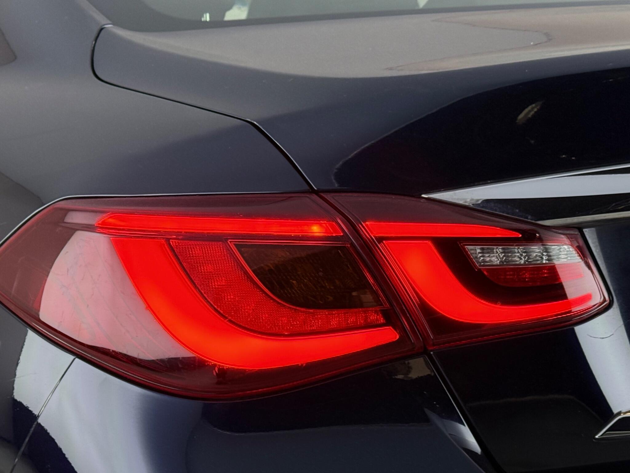 Infiniti Q70 view 10