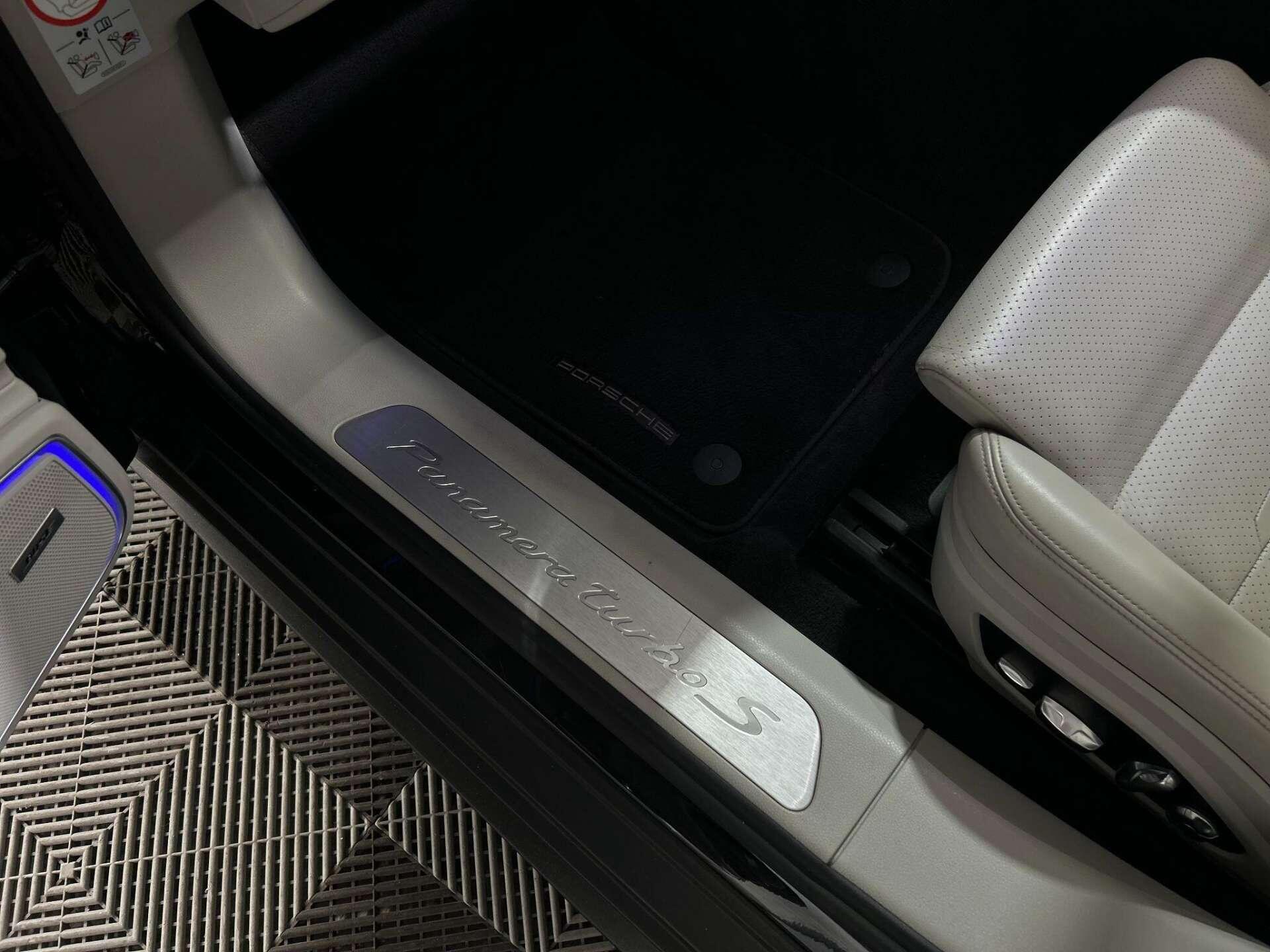 Porsche Panamera view 20