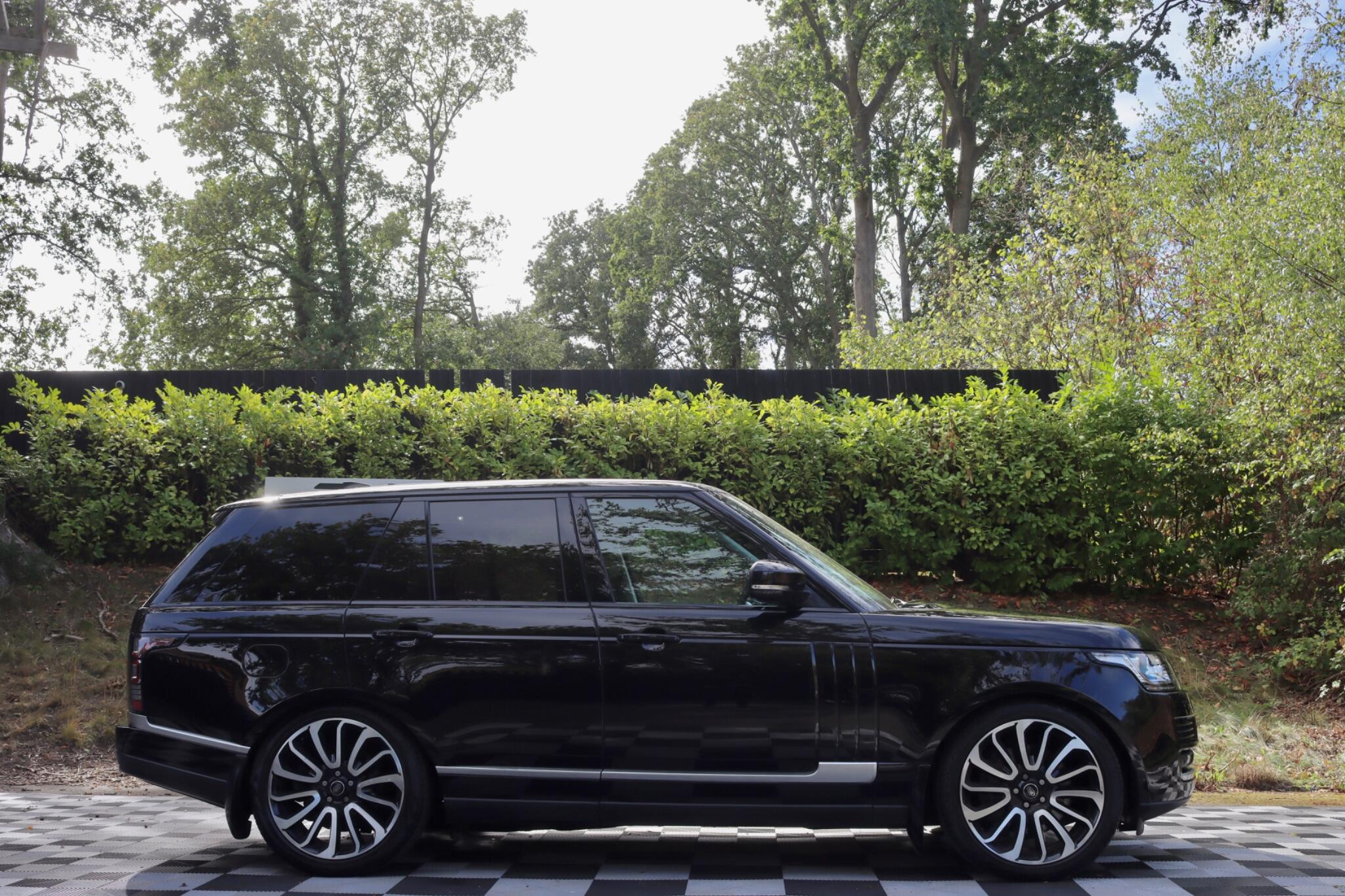 Land Rover Range Rover view 2