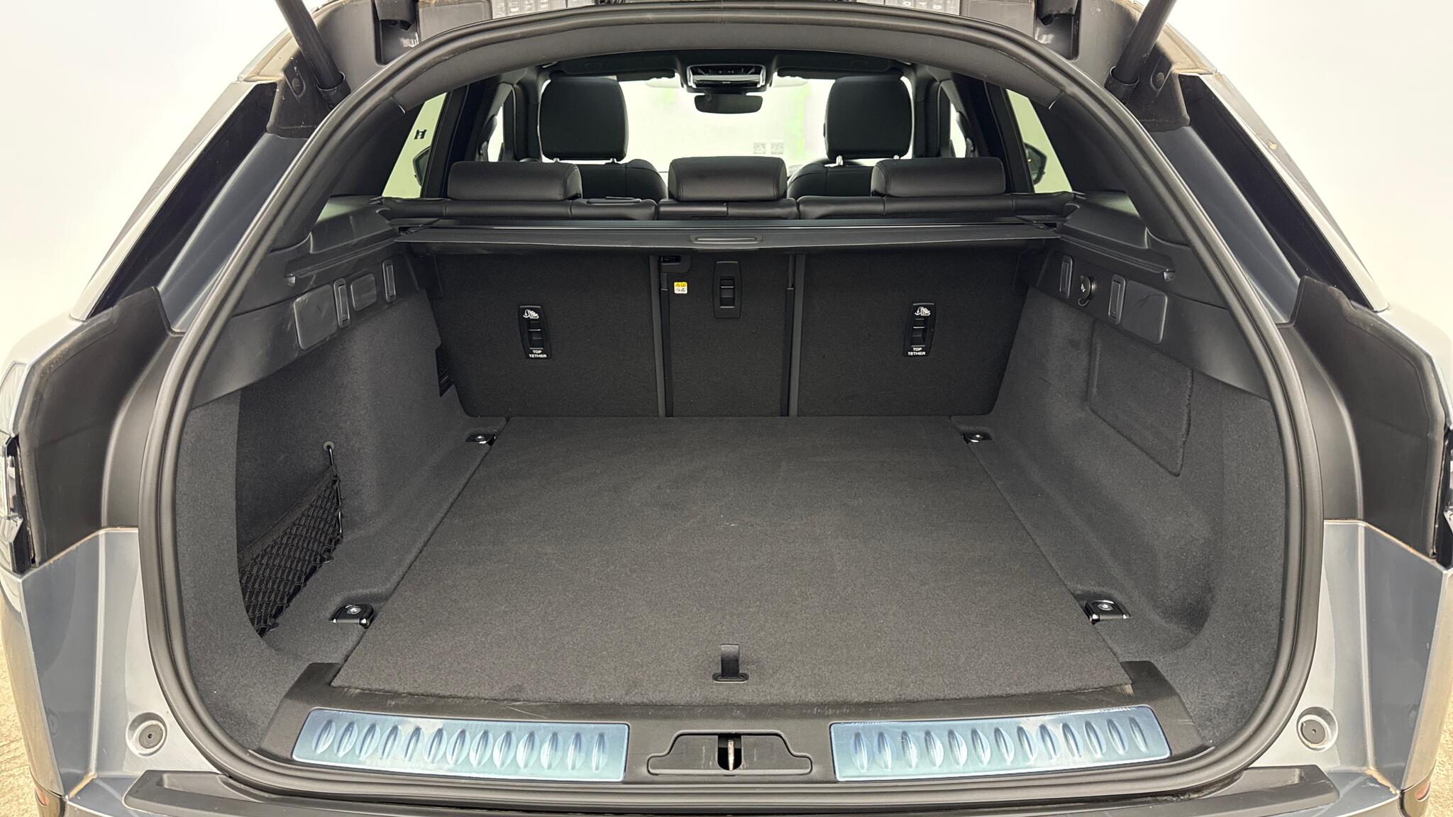 Land Rover Range Rover Velar view 10