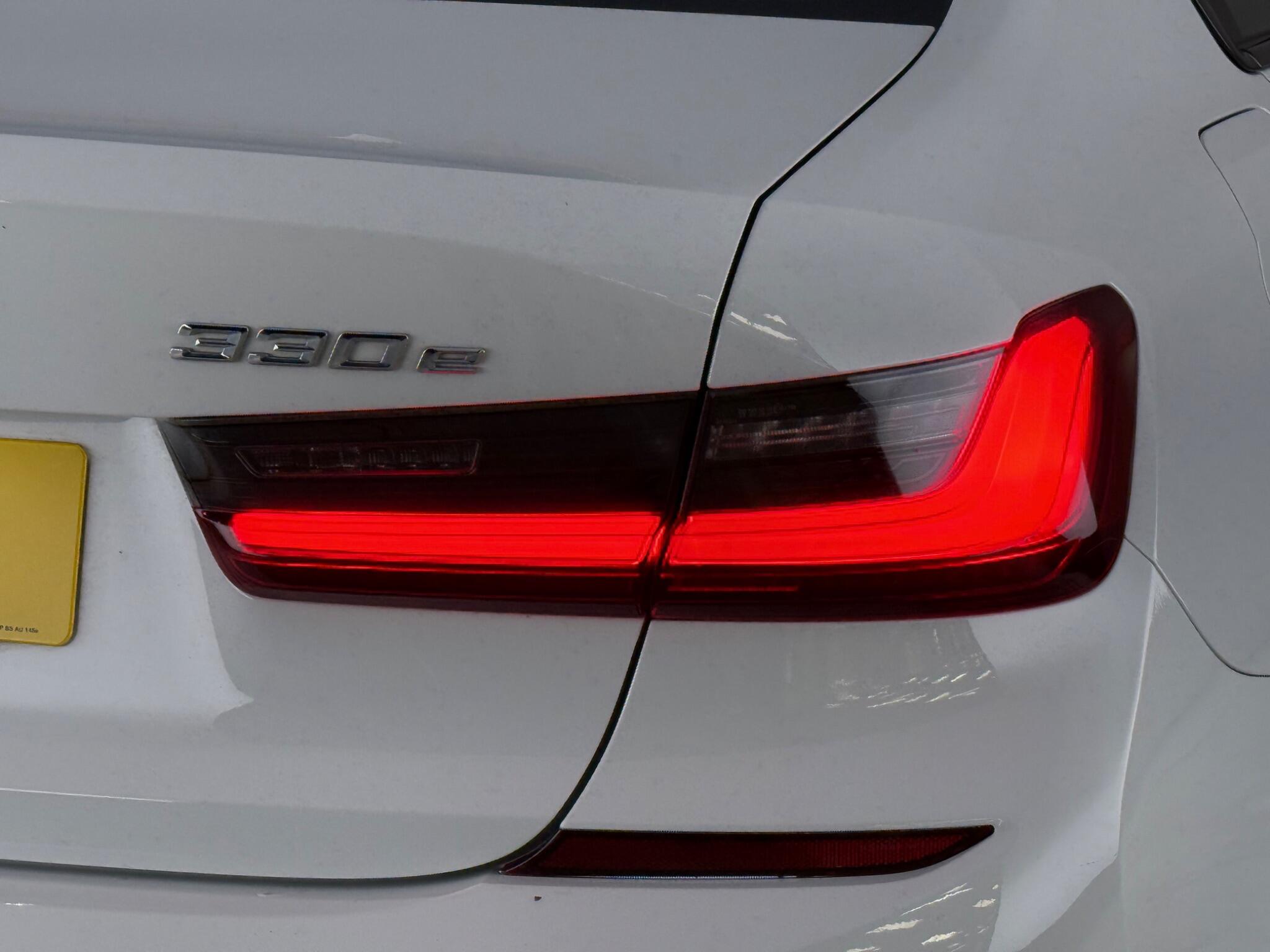 BMW 3 Series view 11