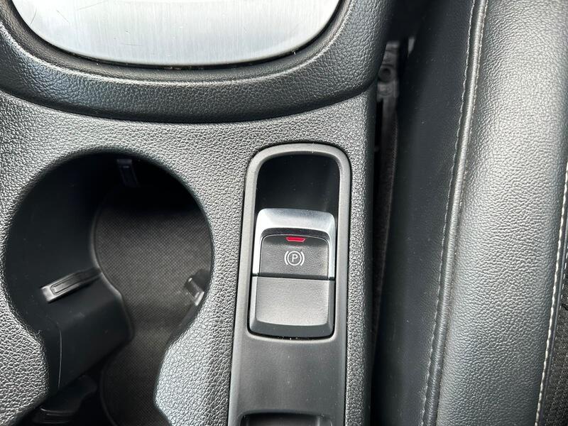 Audi Q3 view 31