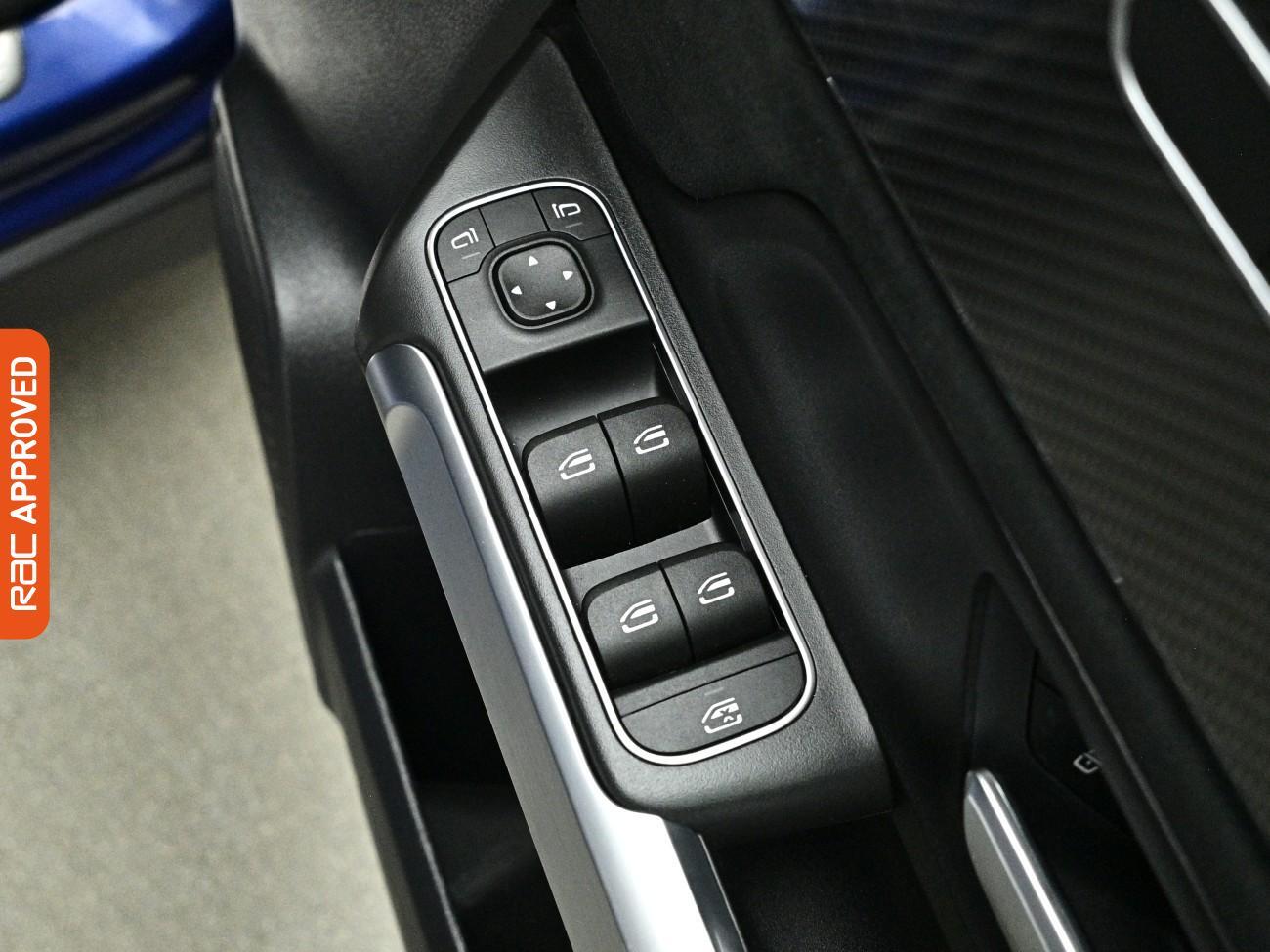 Mercedes-Benz GLB view 25