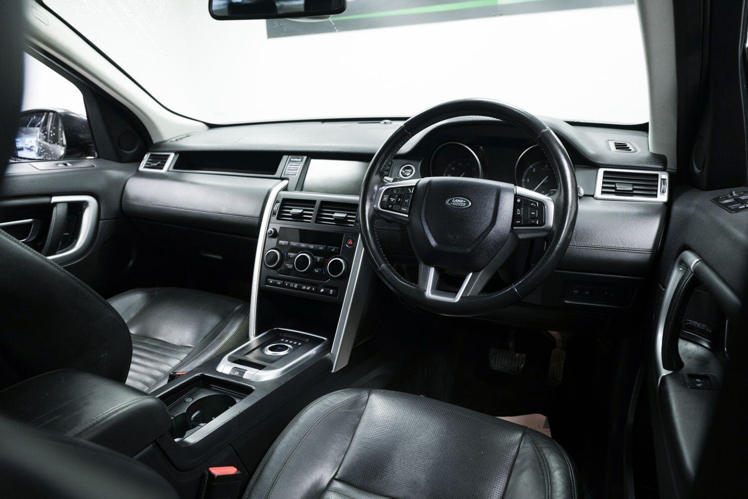 Land Rover Discovery Sport view 8