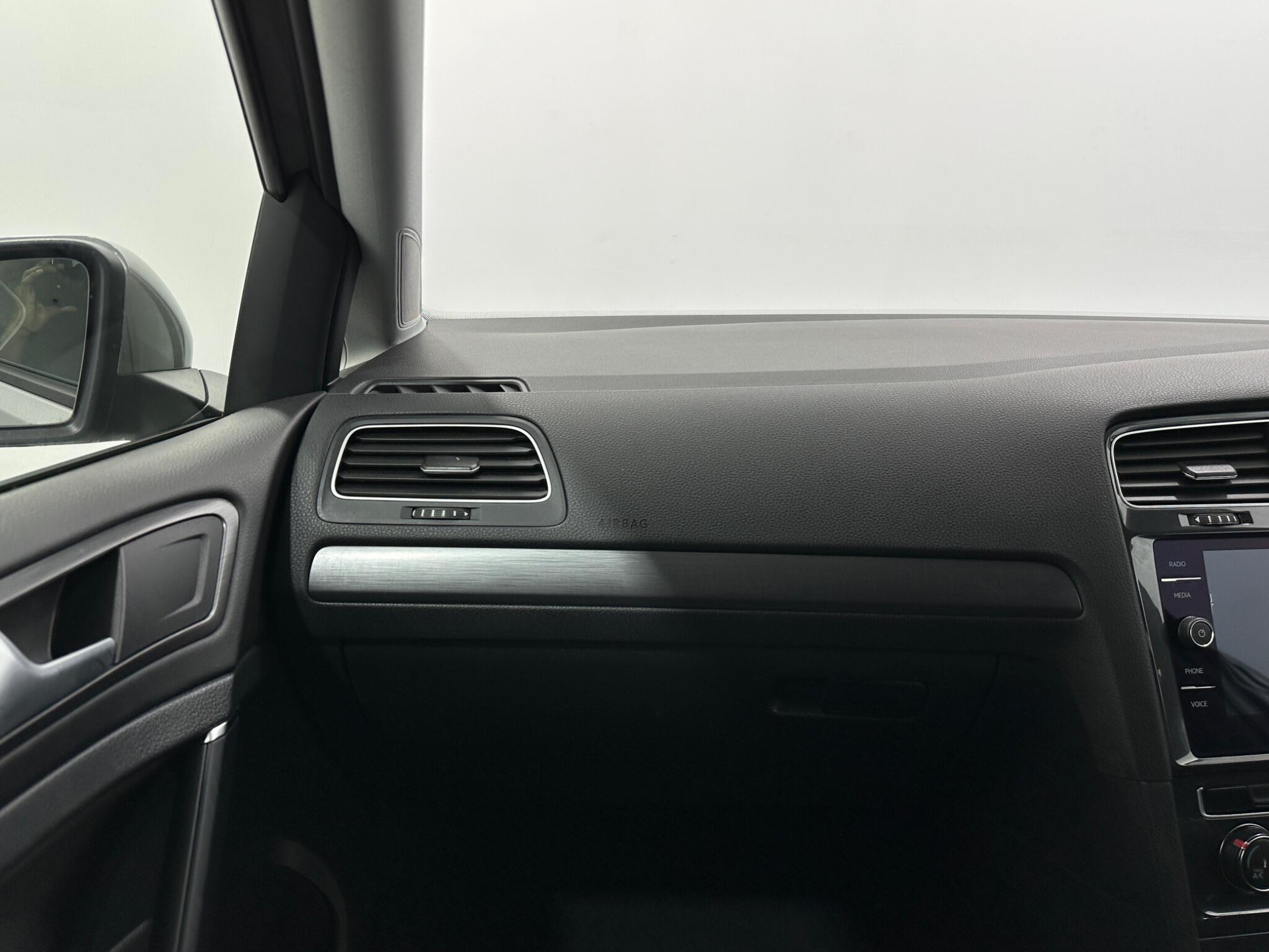 Volkswagen Golf view 29