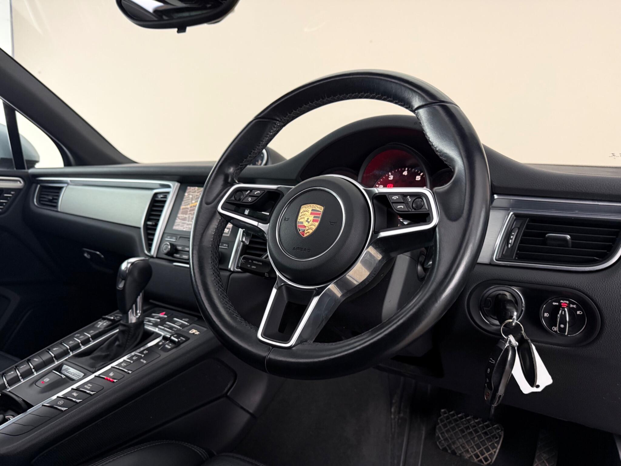 Porsche Macan view 3