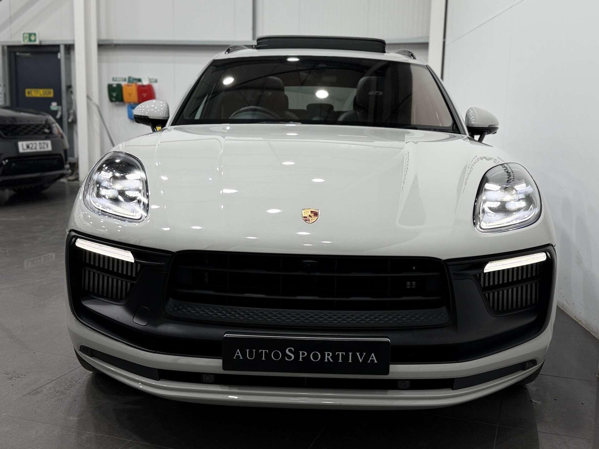 Porsche Macan view 5