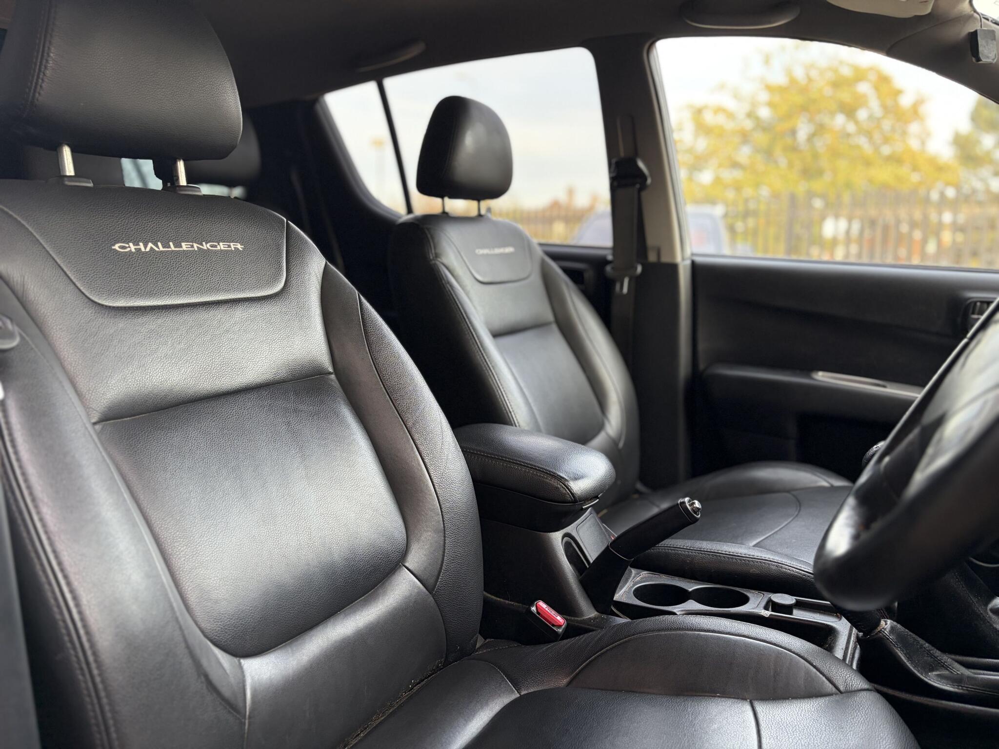 Mitsubishi L200 view 3
