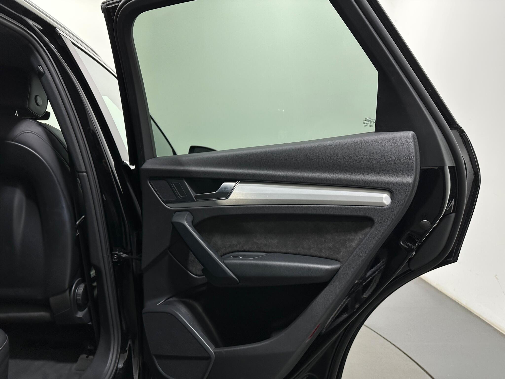 Audi Q5 view 42