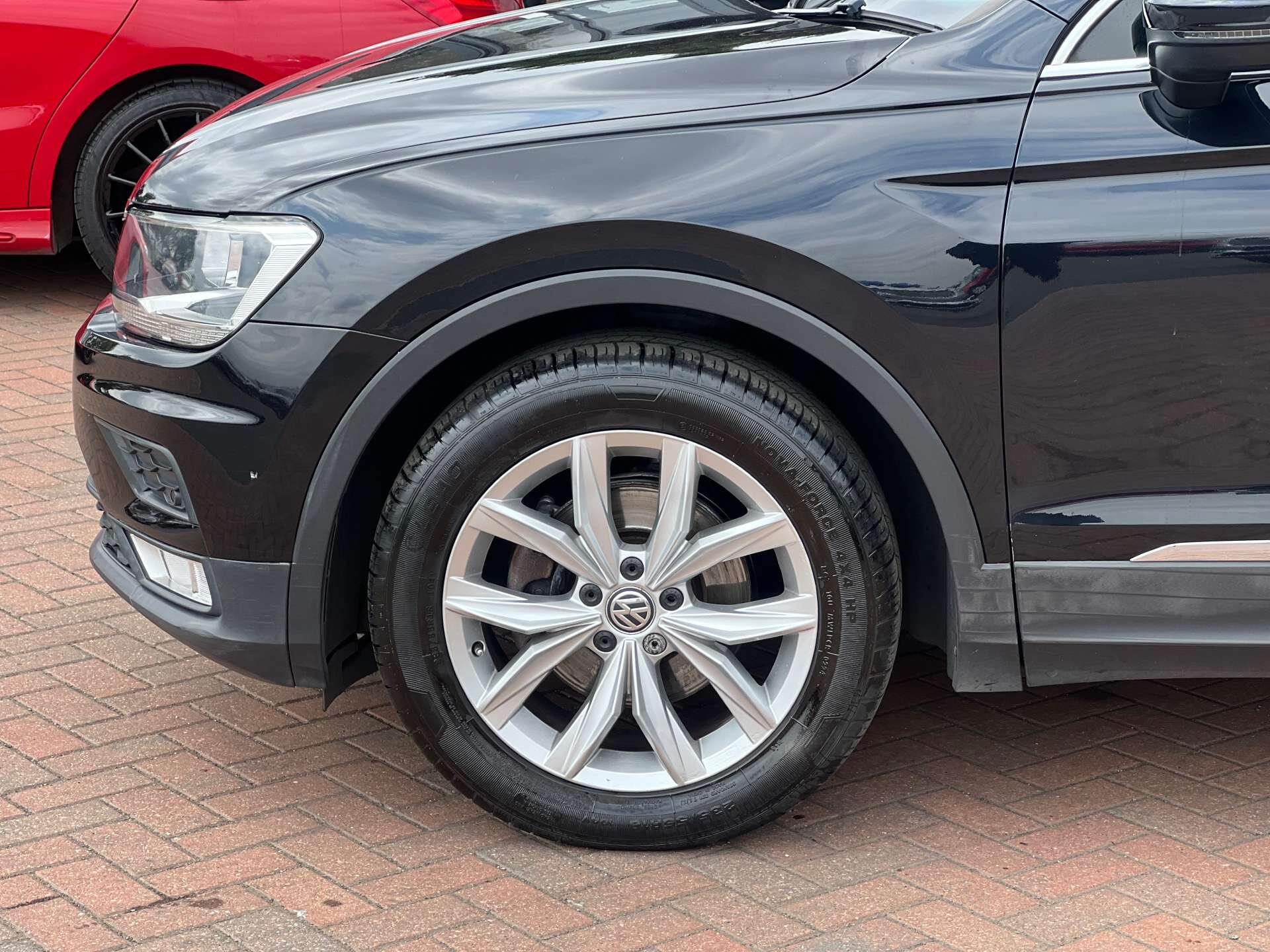 Volkswagen Tiguan view 13