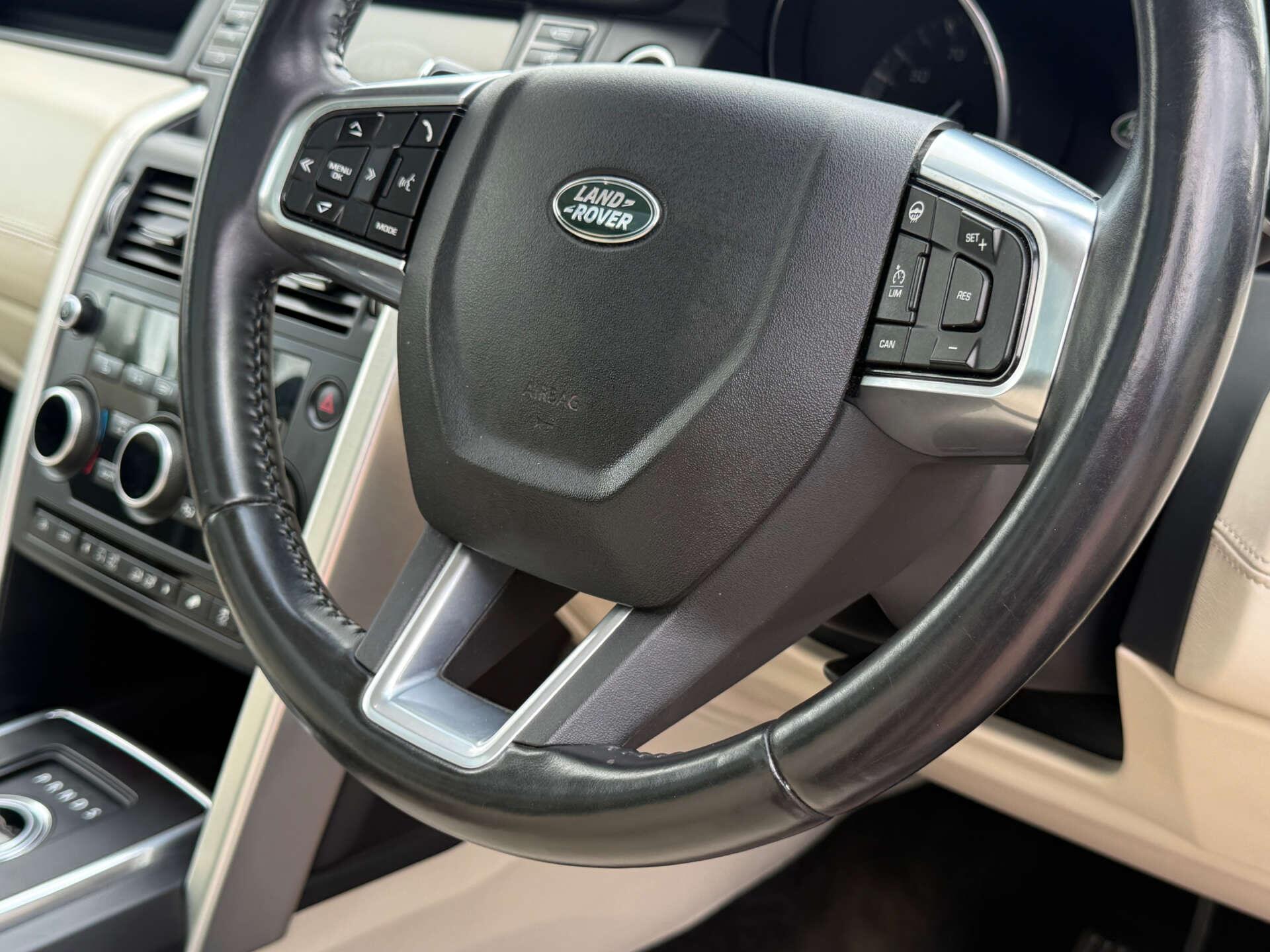 Land Rover Discovery Sport view 40
