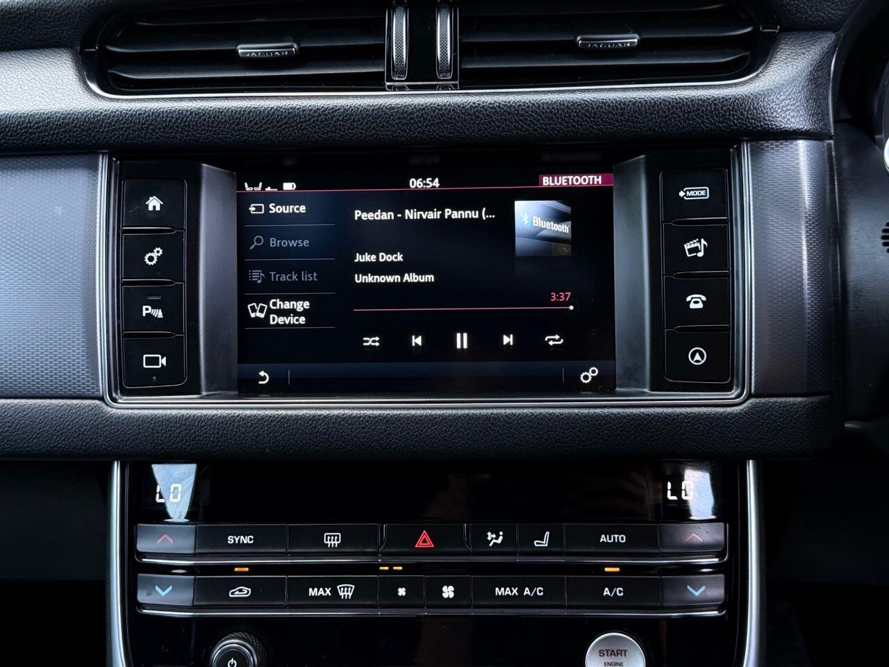 Jaguar XF view 29
