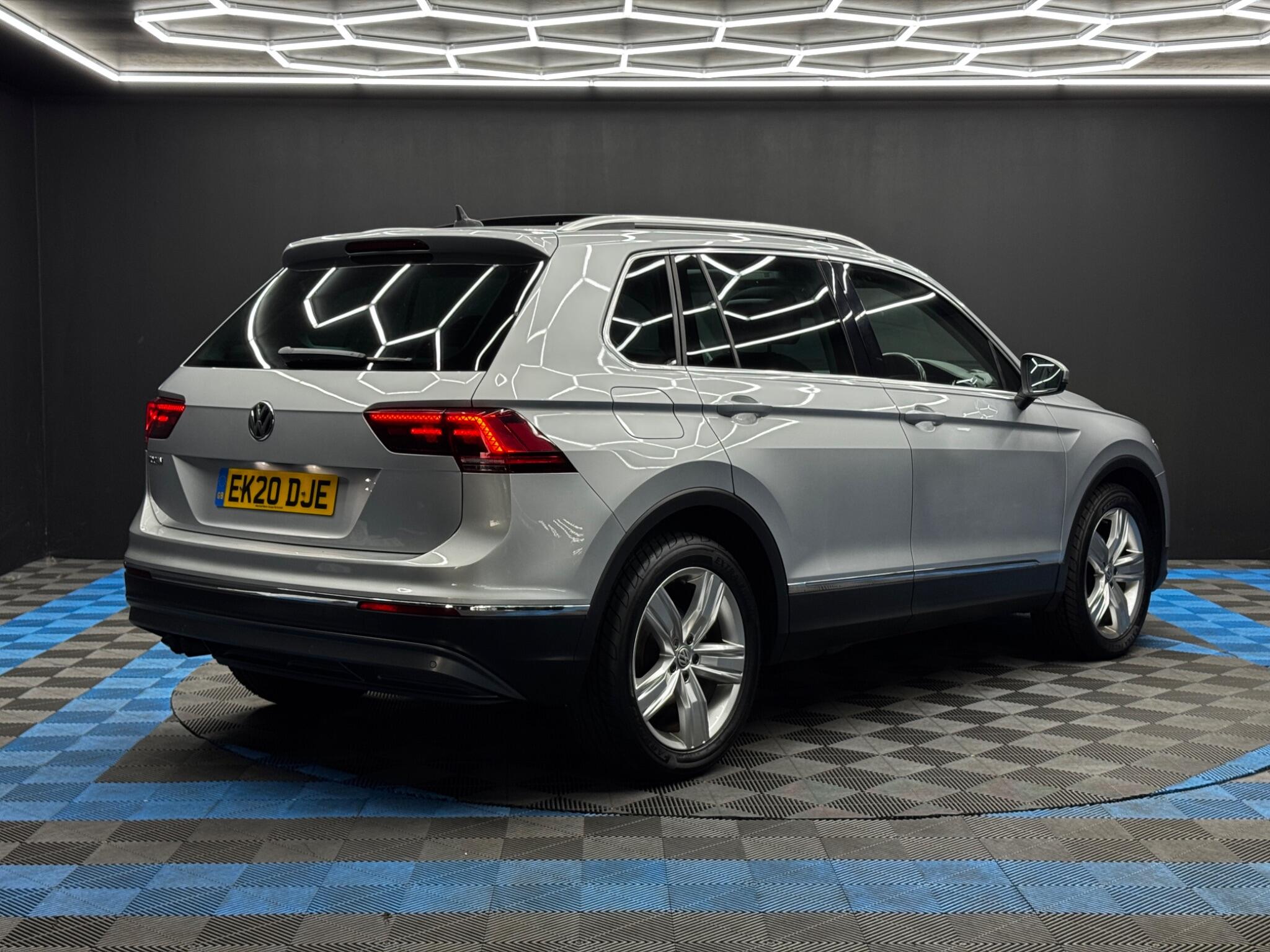 Volkswagen Tiguan view 5