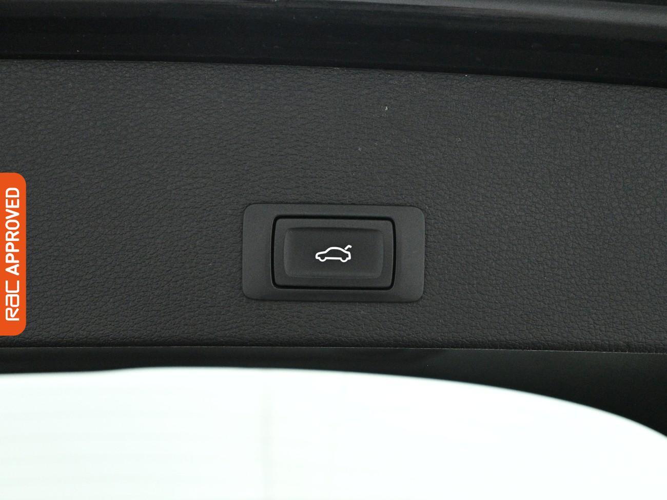 Audi Q2 view 24
