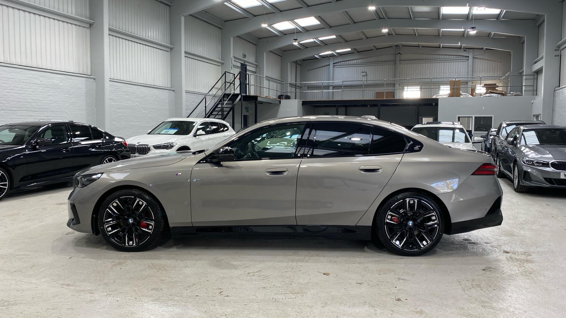 BMW i5 view 40