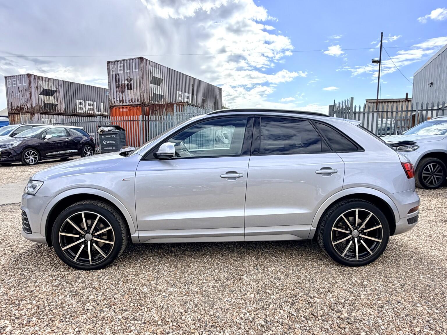 Audi Q3 view 8