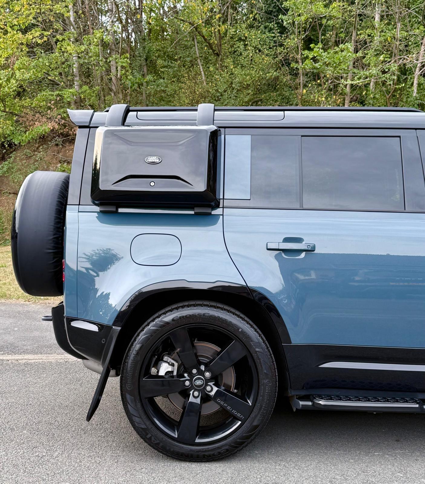 Land Rover Defender view 75