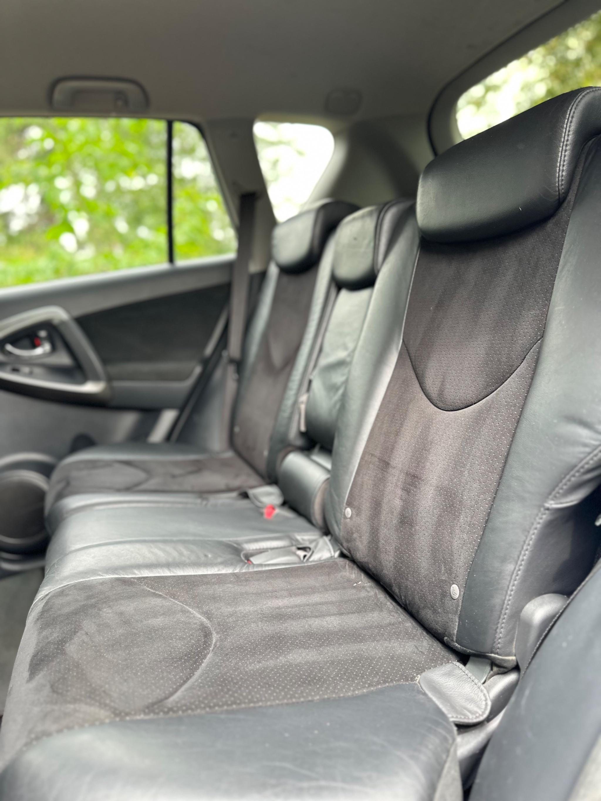 2010 Toyota RAV4 image 17