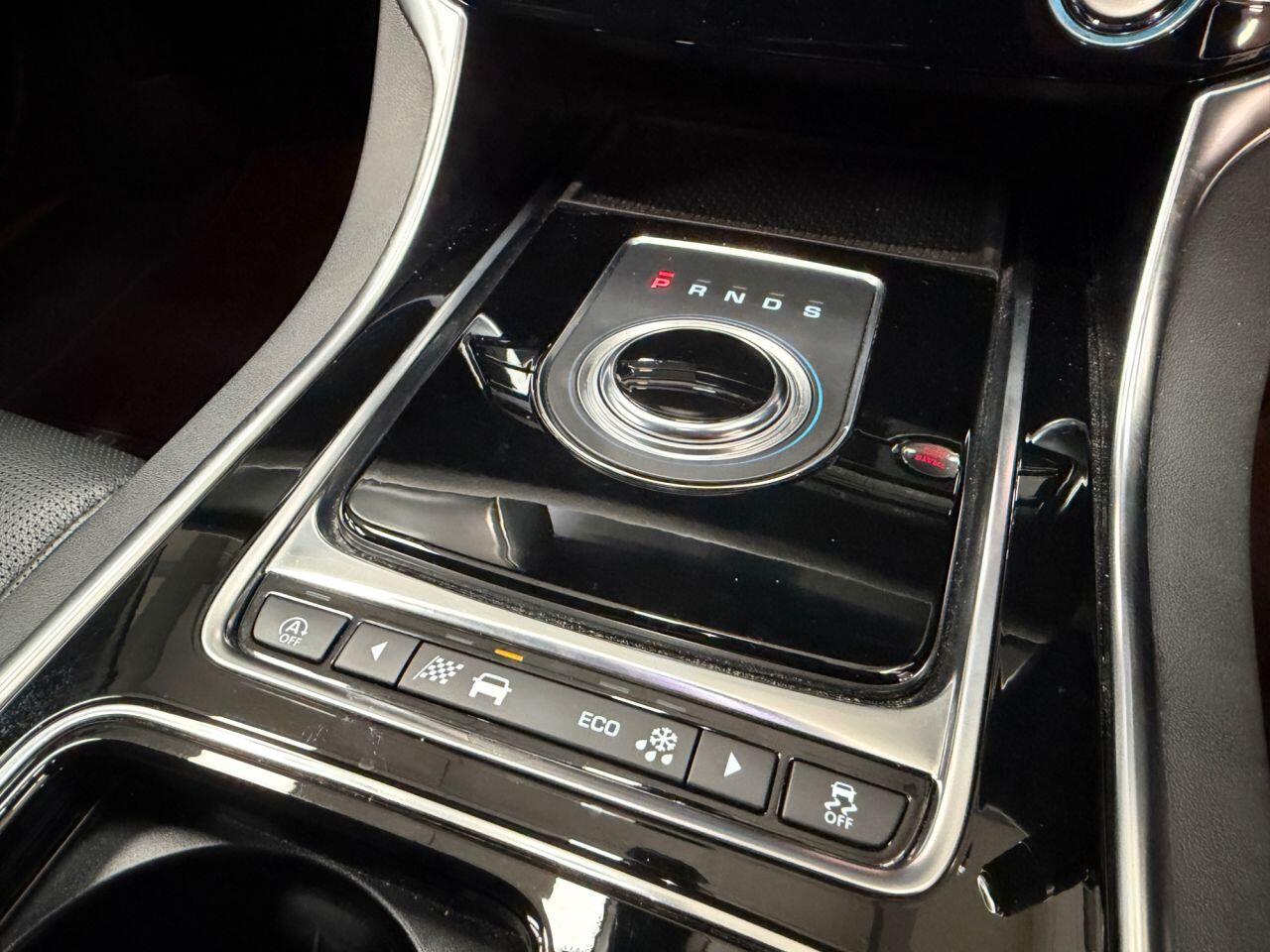 Jaguar XF view 27