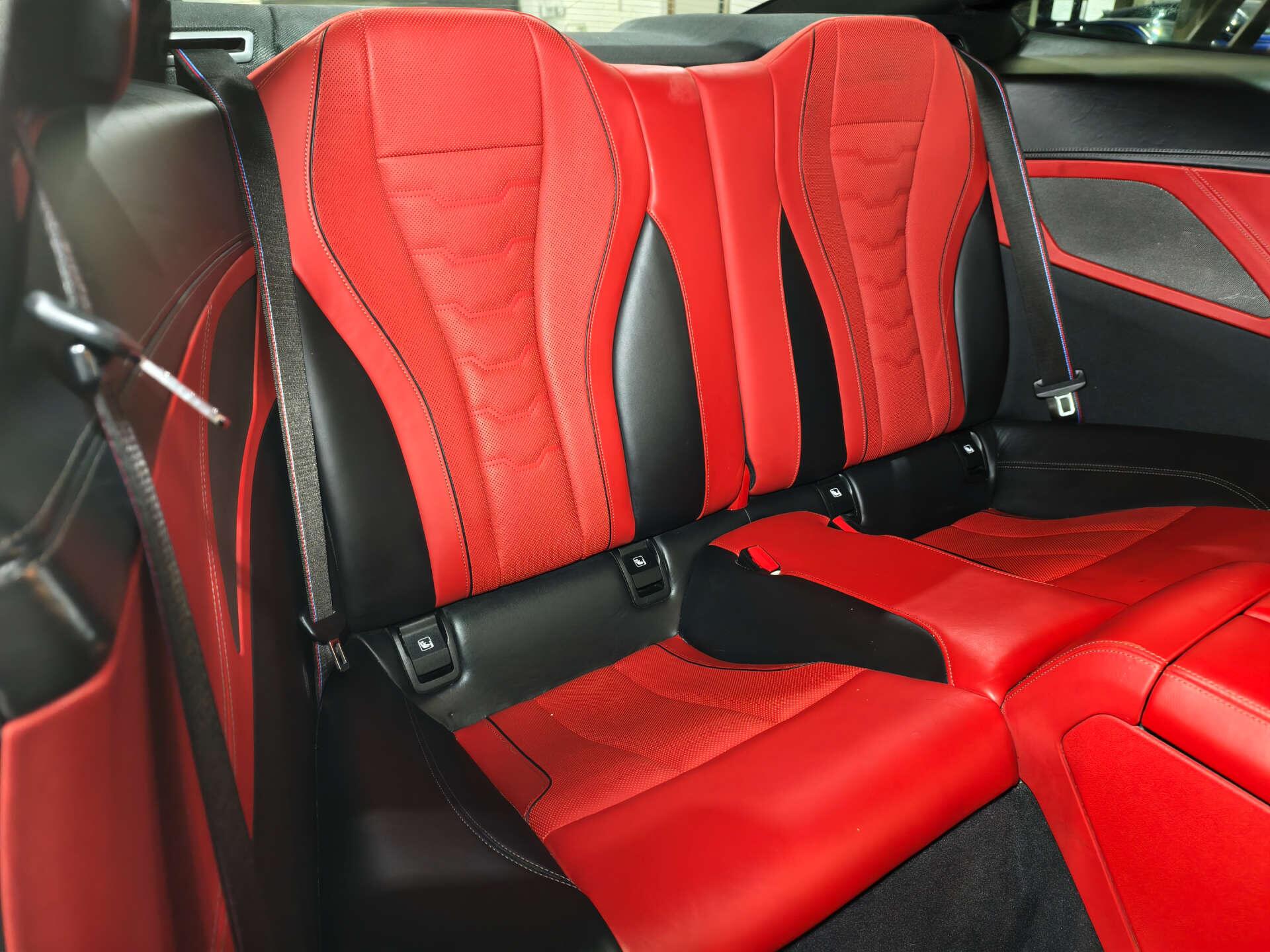 BMW 8 Series view 24