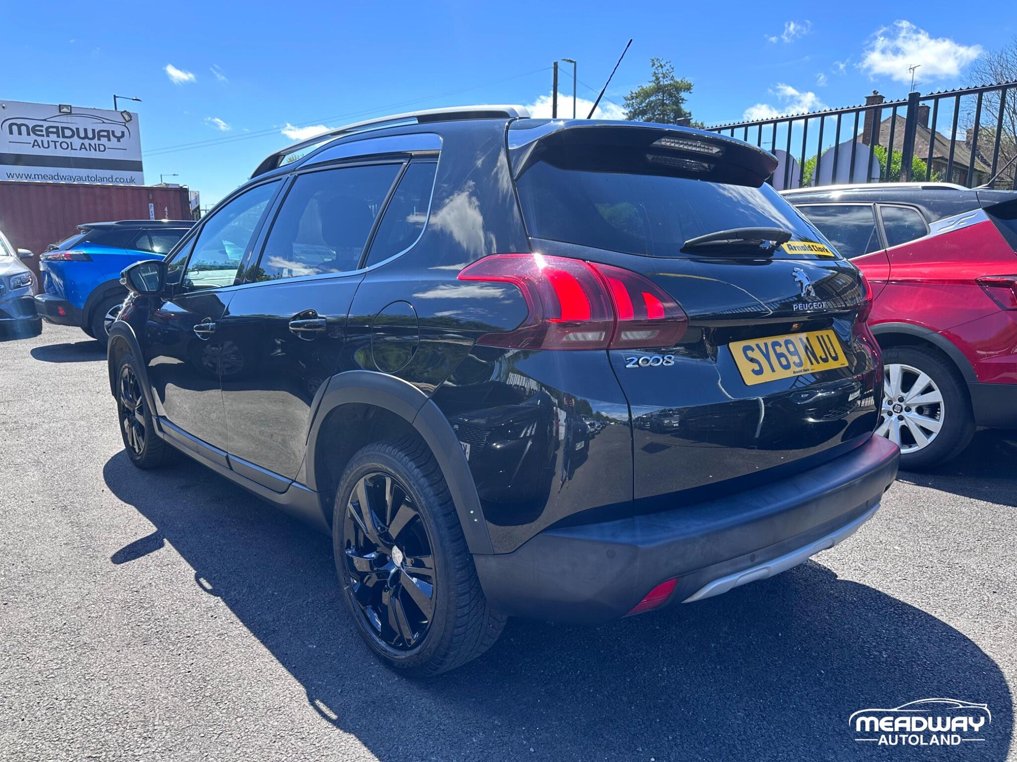 Peugeot 2008 view 8