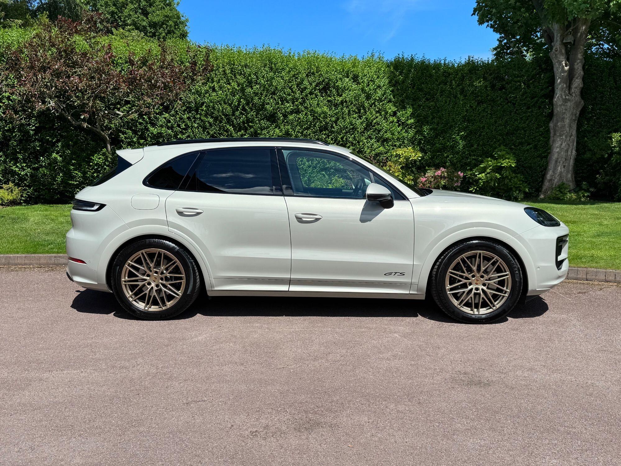 Porsche Cayenne view 9
