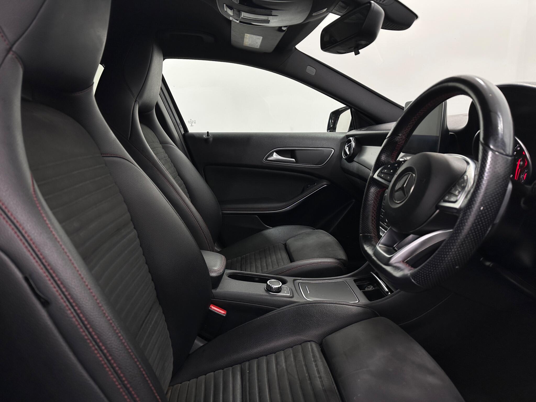 Mercedes-Benz Gla view 32