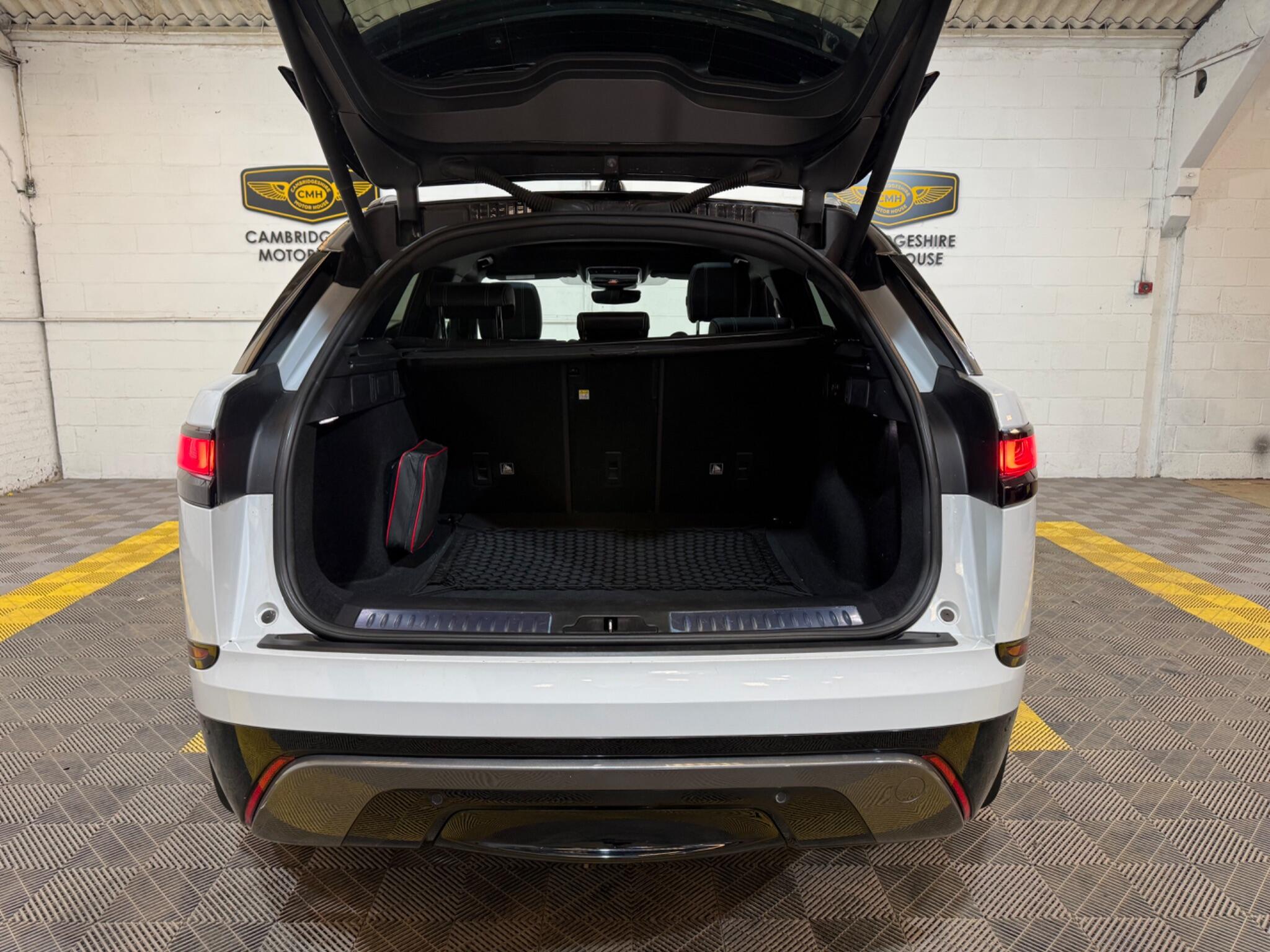 Land Rover Range Rover Velar view 9