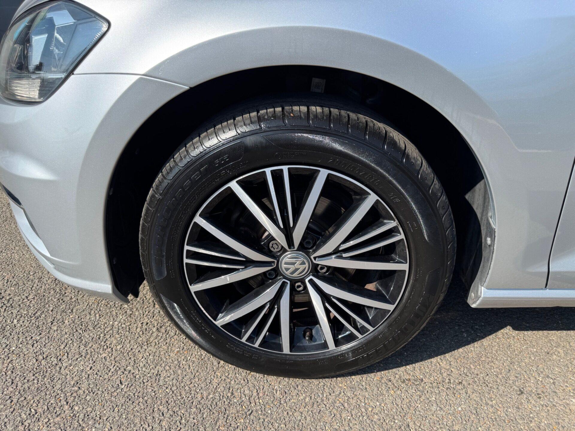Volkswagen Golf view 29