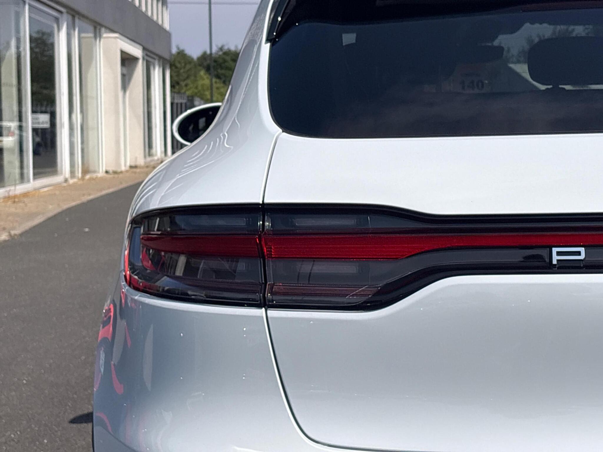 Porsche Macan view 23