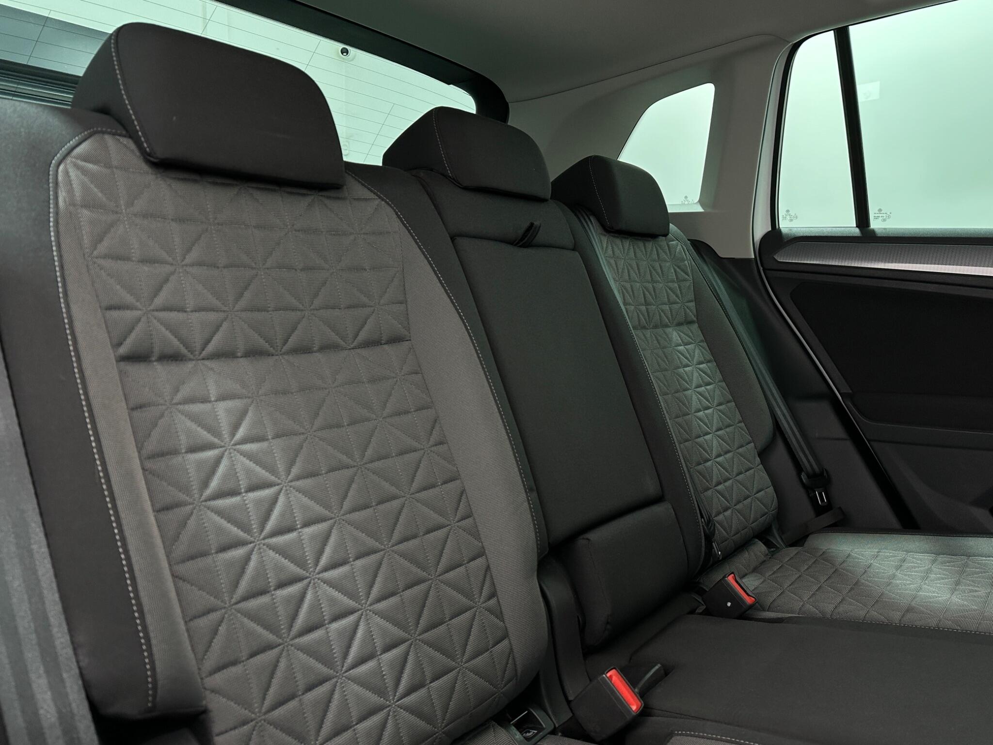 Volkswagen Tiguan view 42