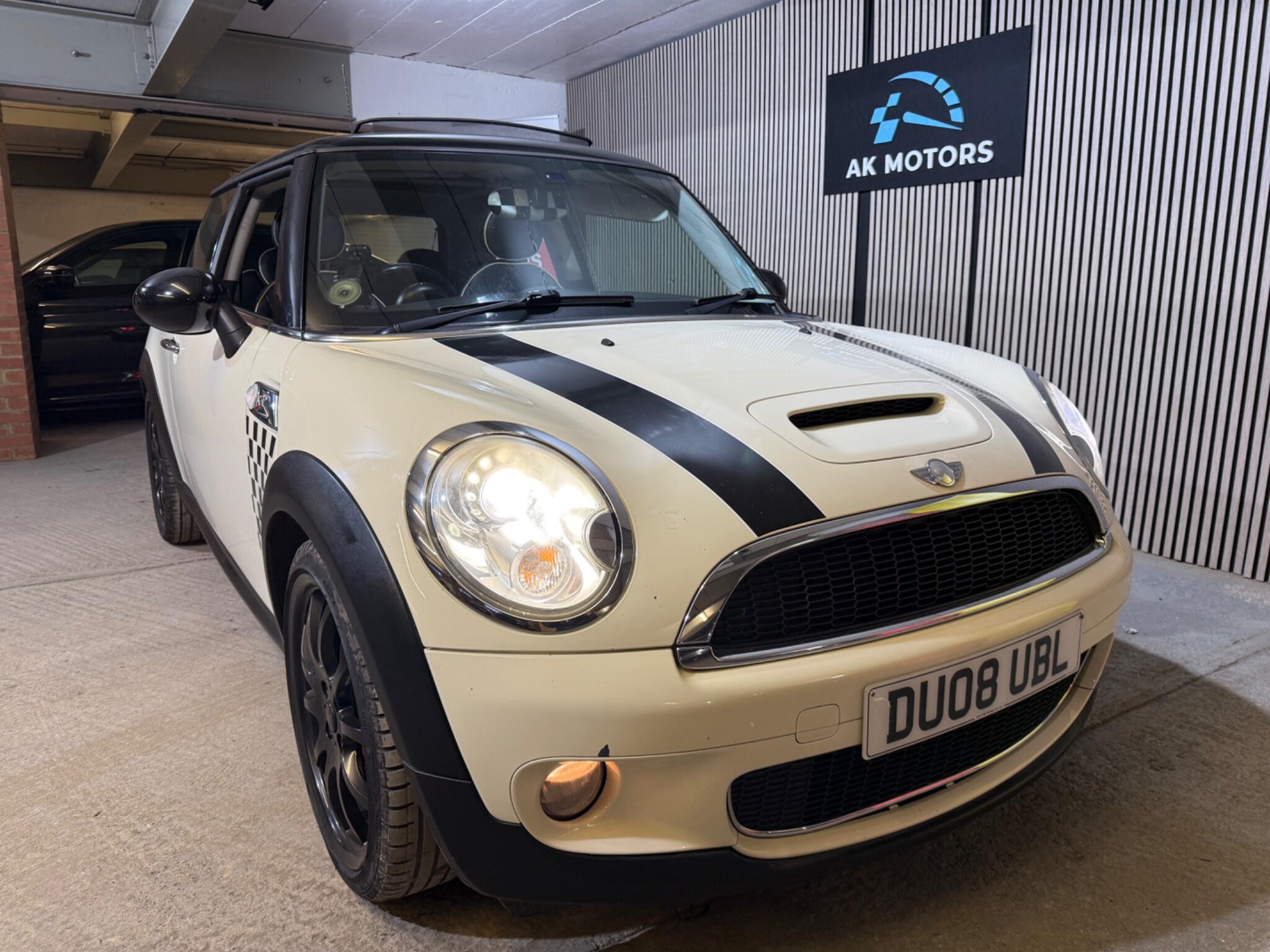 2008 MINI Hatch image 8