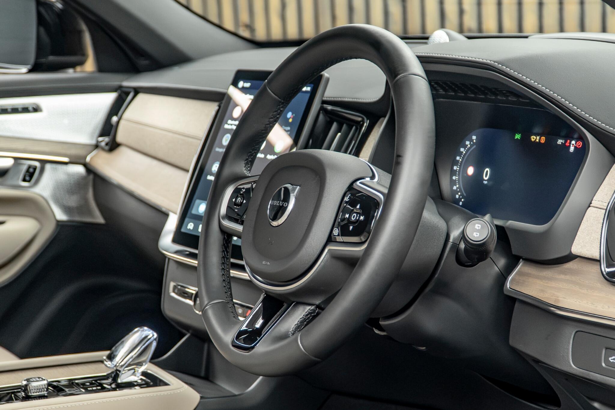 Volvo XC90 view 28