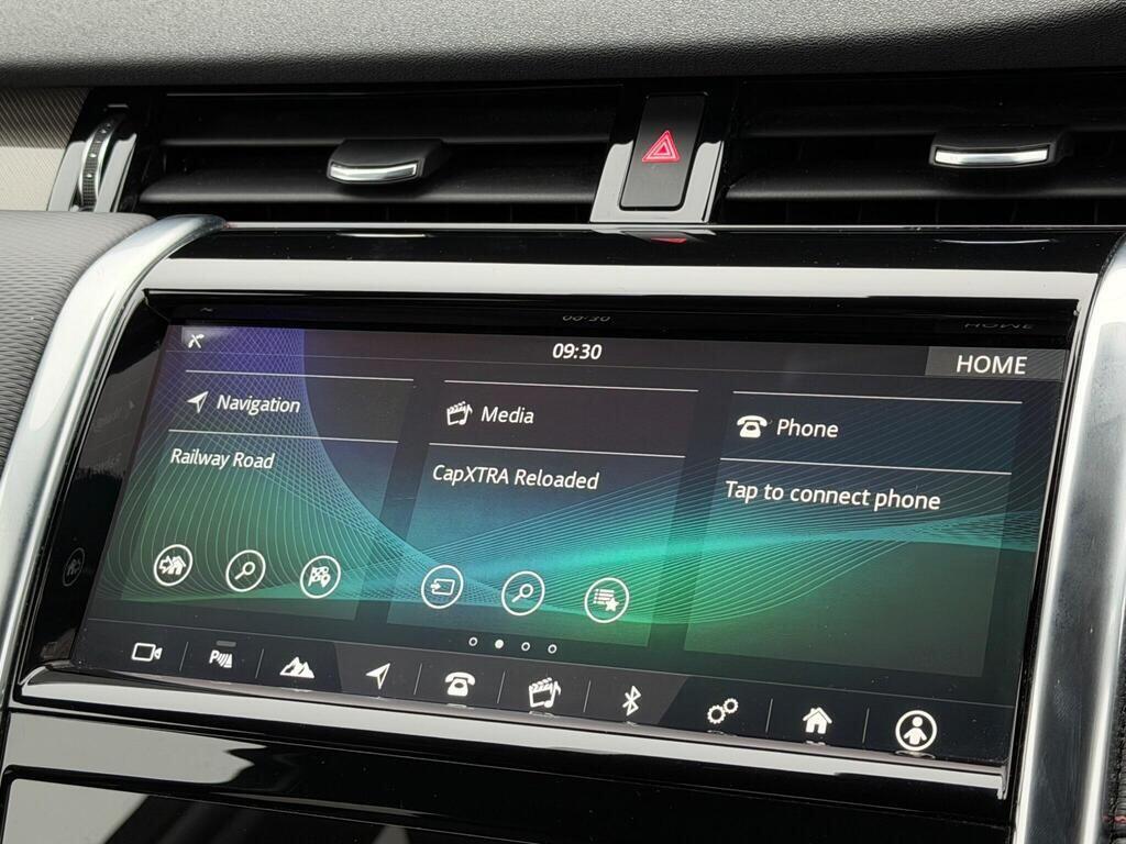 Land Rover Discovery Sport view 30