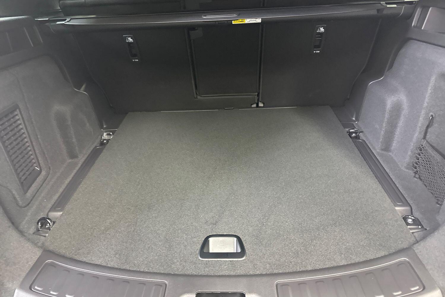 Land Rover Discovery Sport view 17