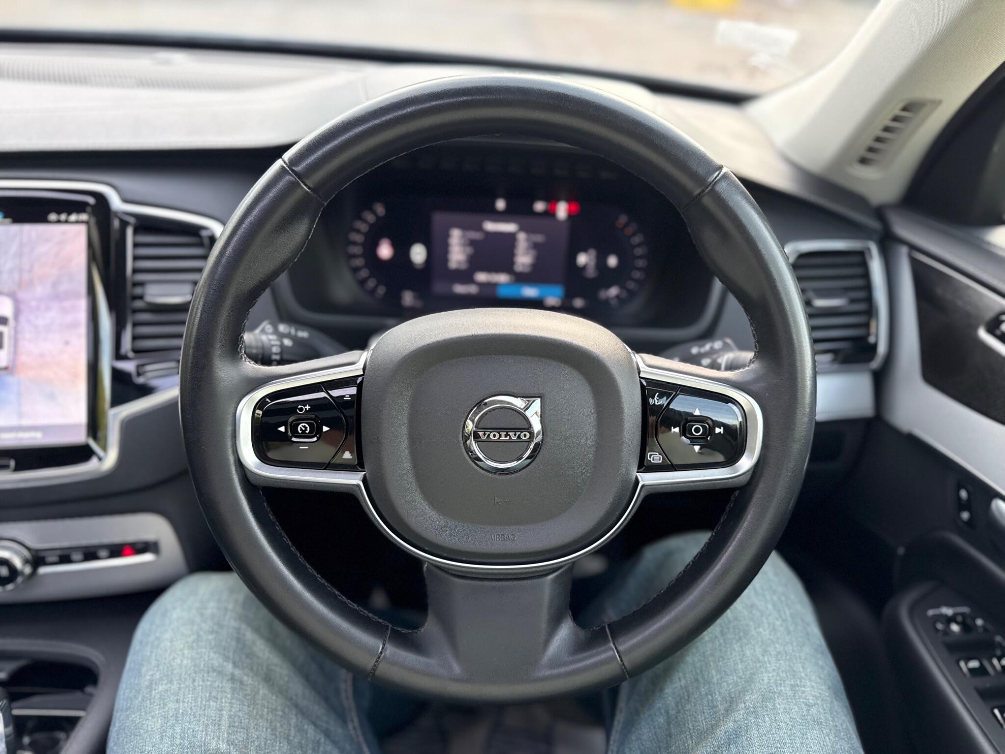Volvo XC90 view 38