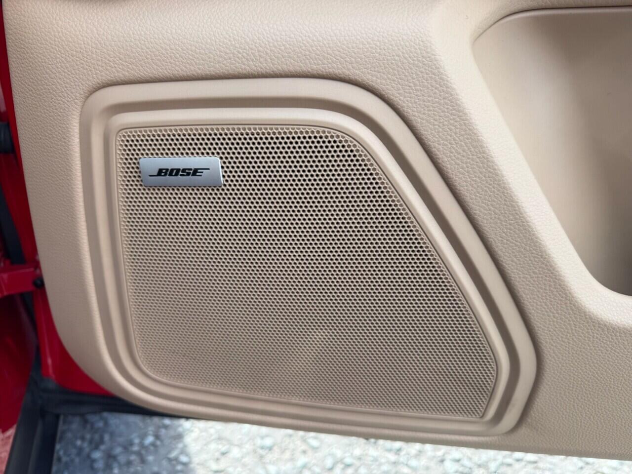 Porsche Macan view 21