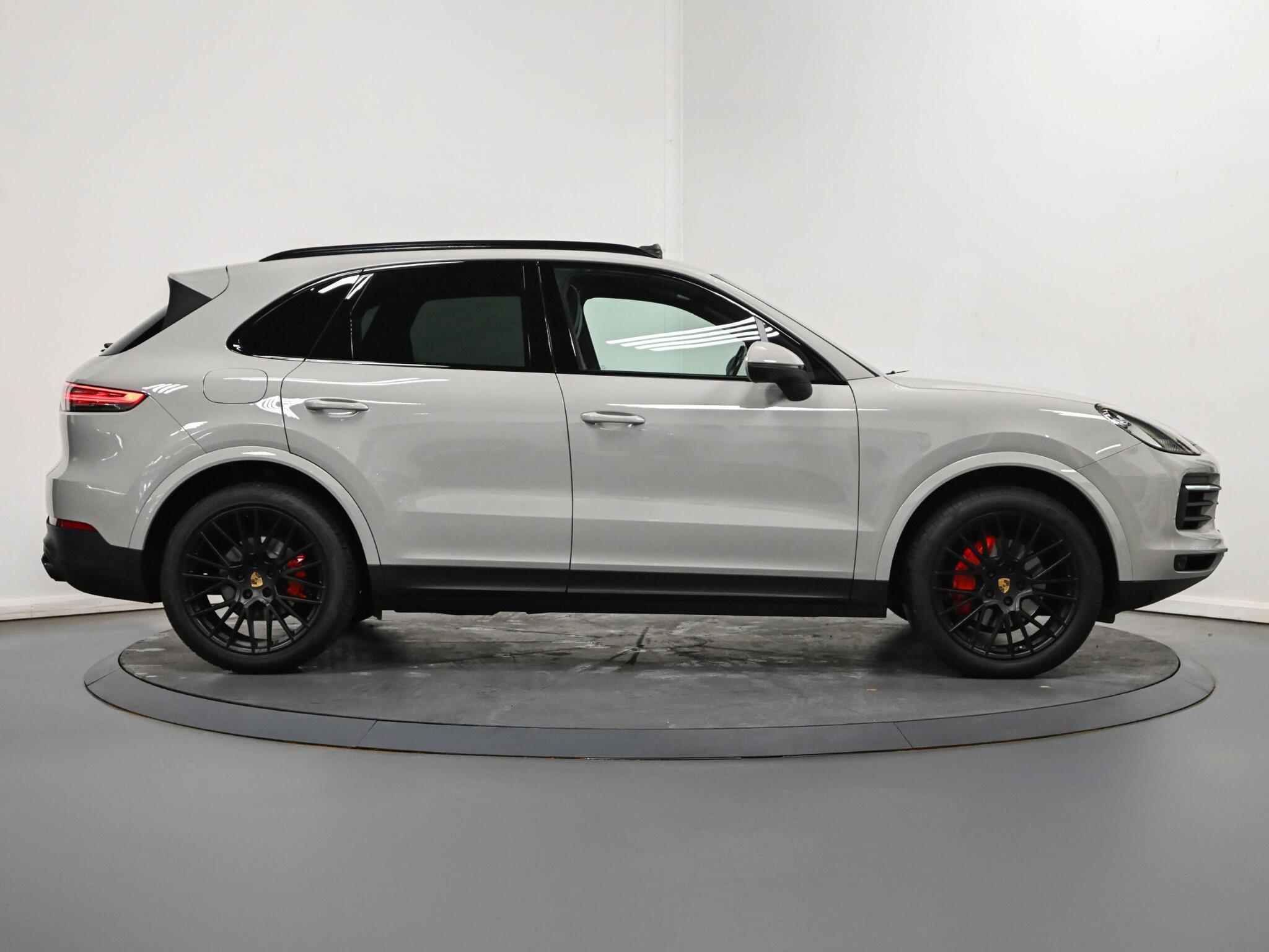 Porsche Cayenne view 26