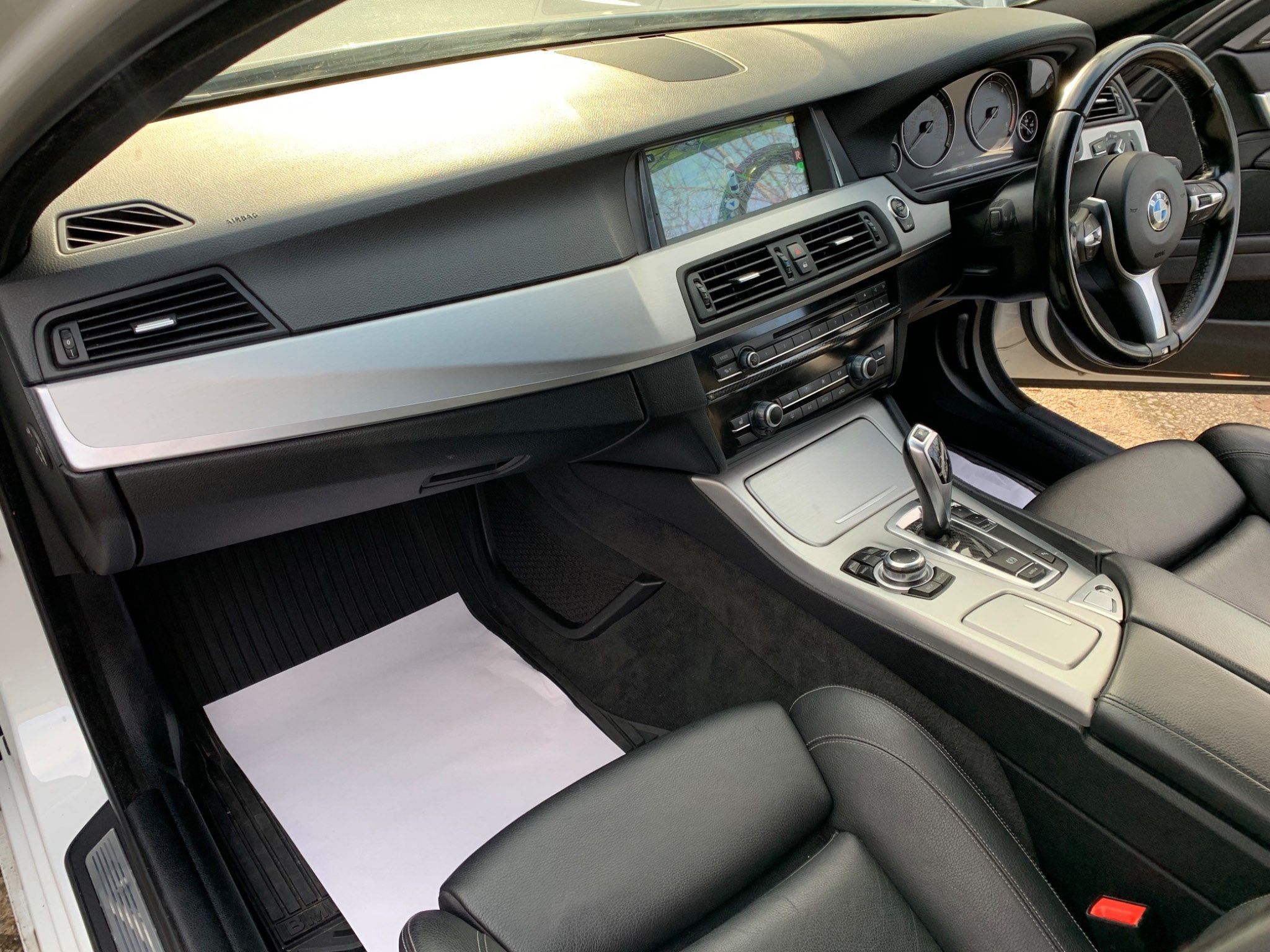 BMW 5 Series view 19