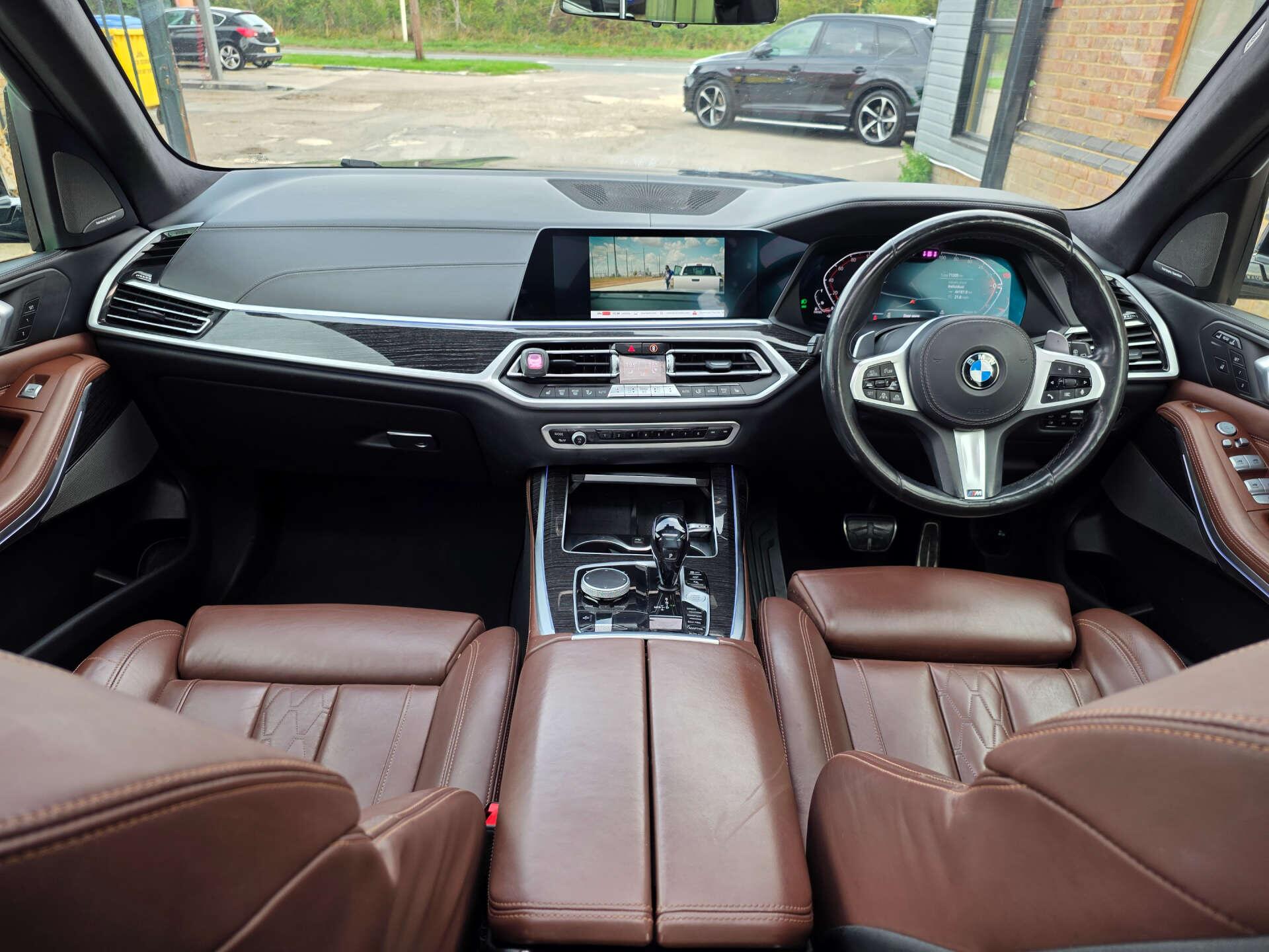 BMW X7 view 20