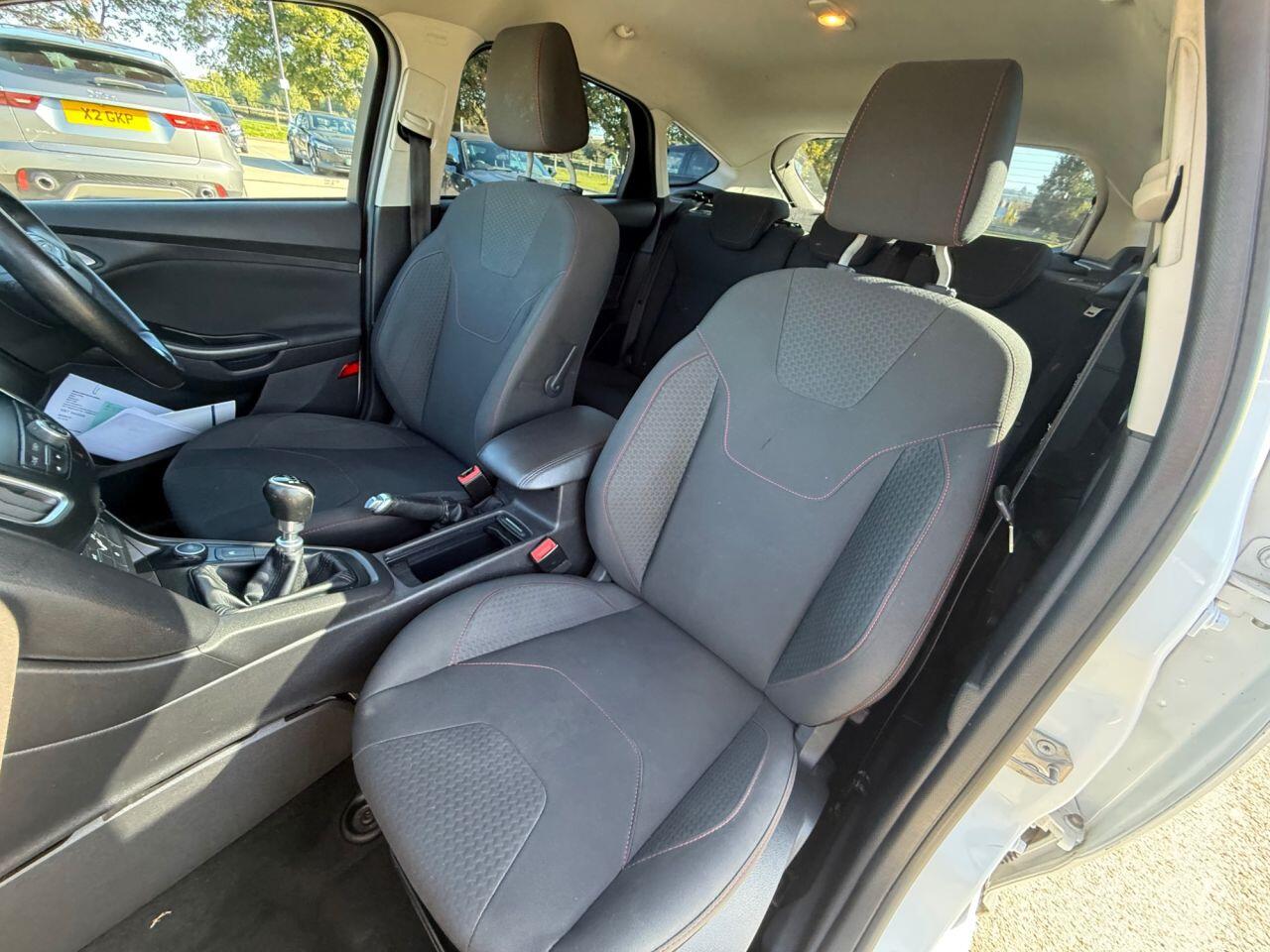 Ford Focus view 48