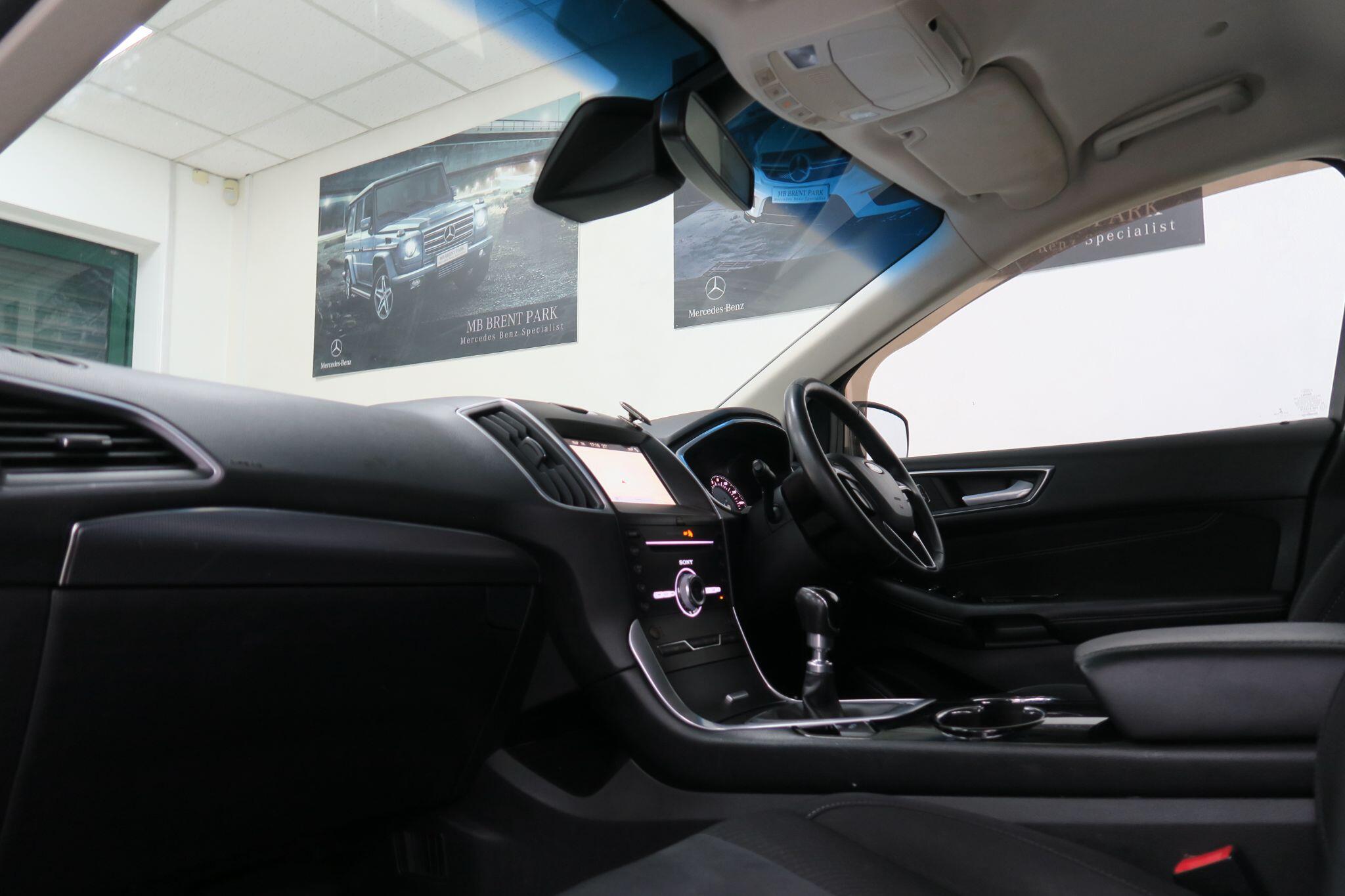 Ford Edge view 8