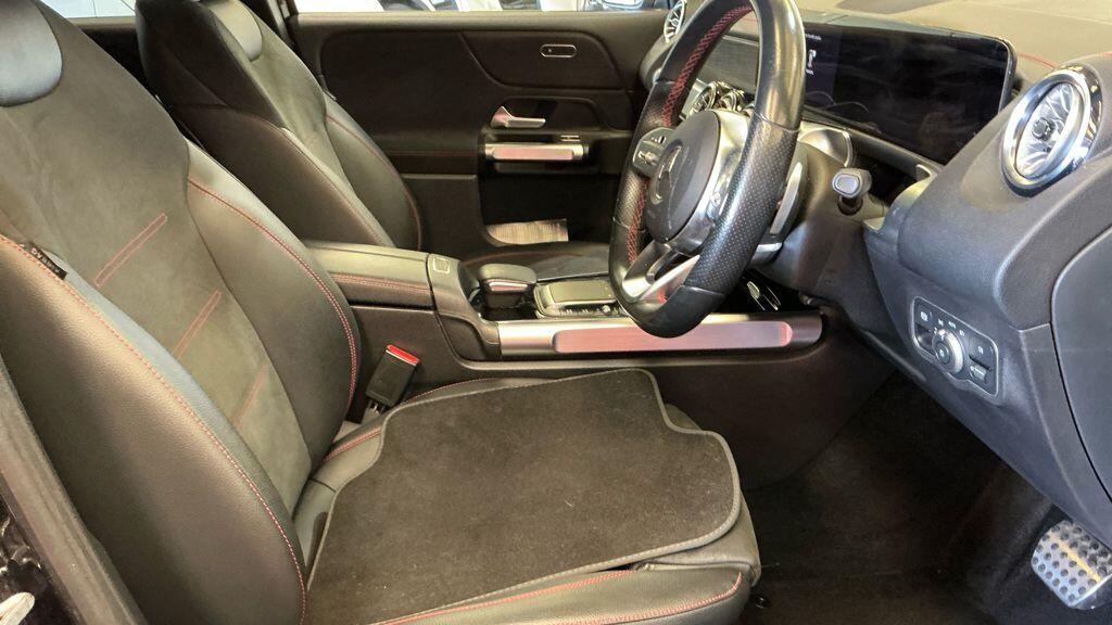 Mercedes-Benz Eqb view 9