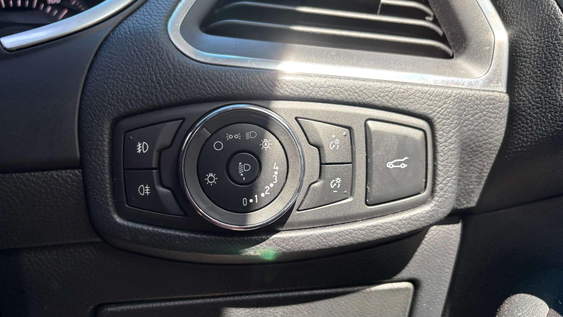 Ford Edge view 21