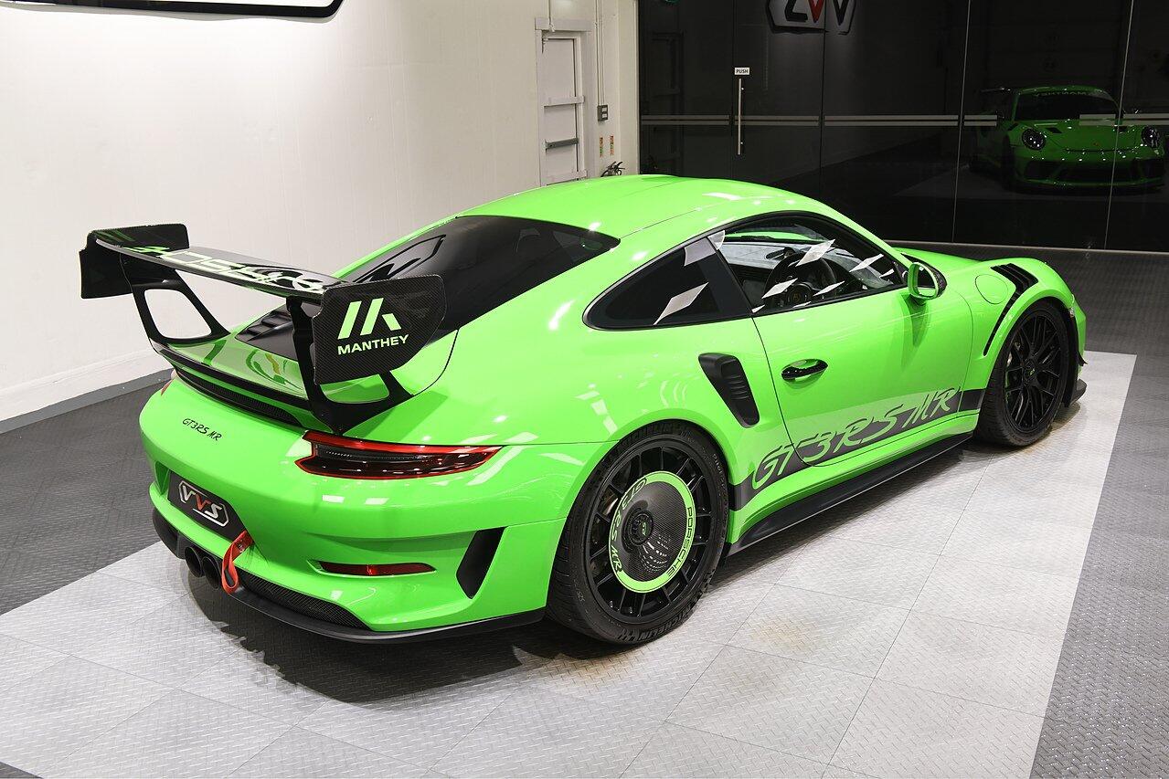 Porsche 911 view 33