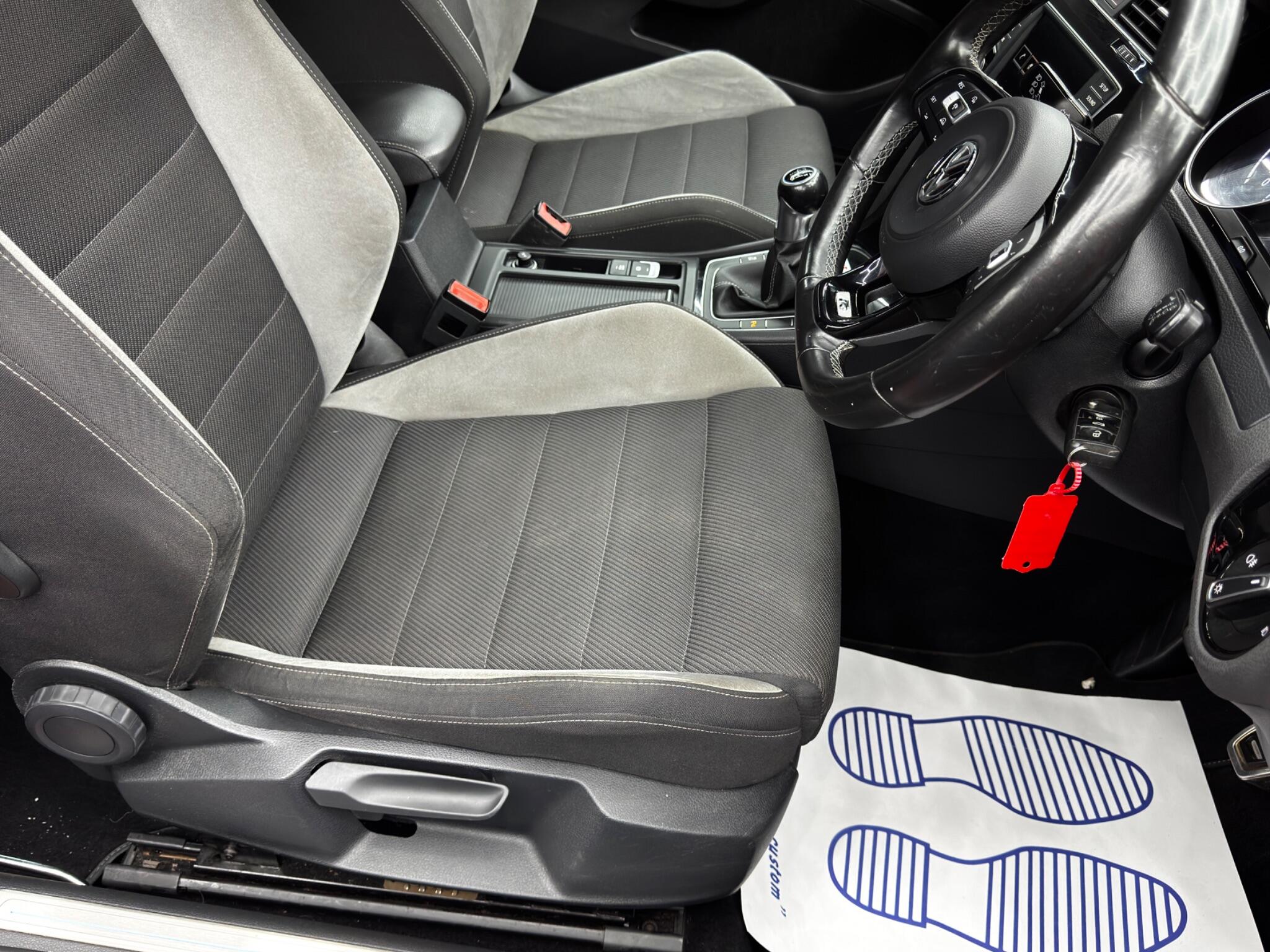 Volkswagen Golf view 13