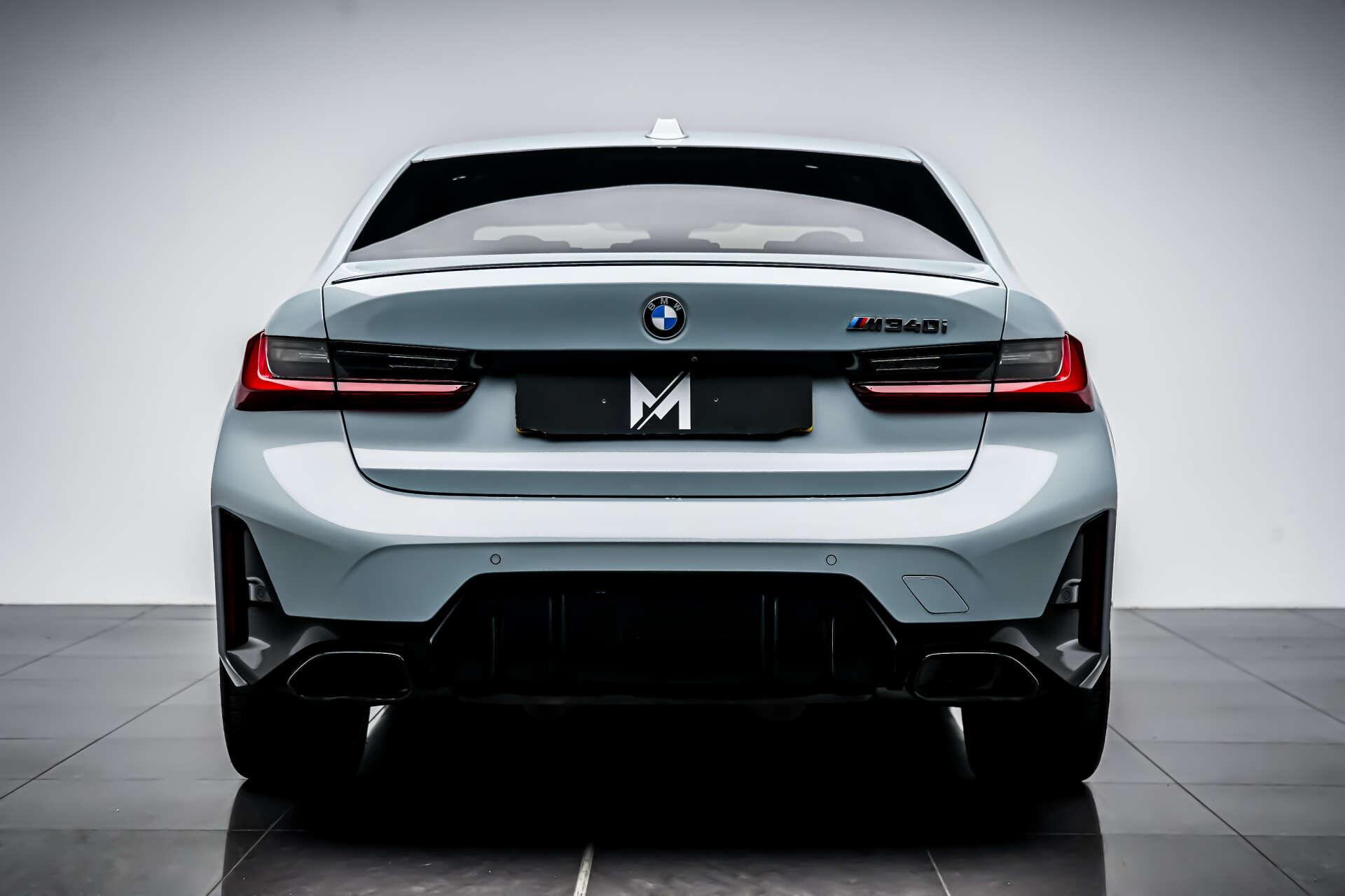 BMW 3 Series view 4
