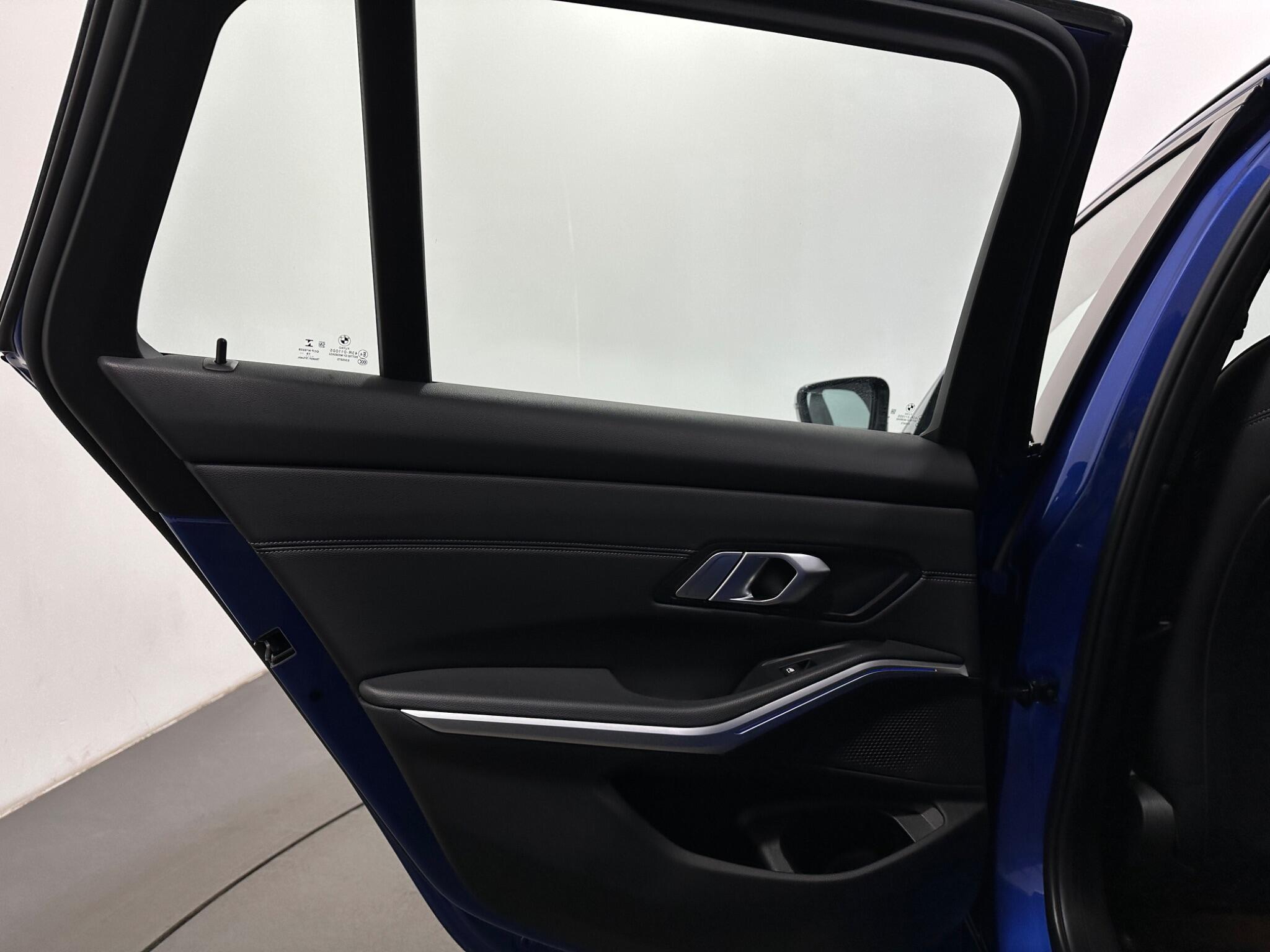 BMW 3 Series view 41